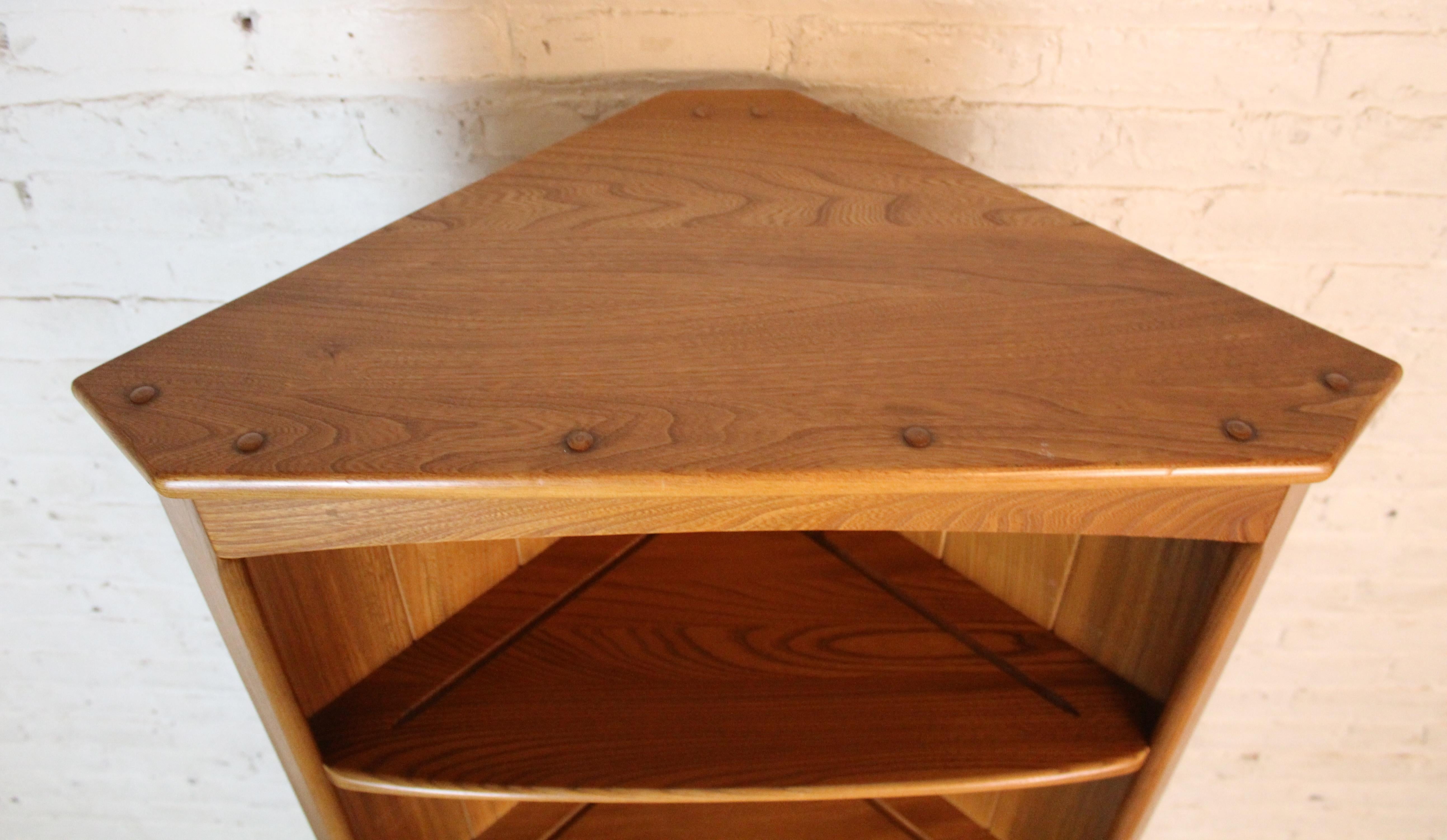 Mid-Century English Elm Corner Cupboard by Ercol For Sale 4