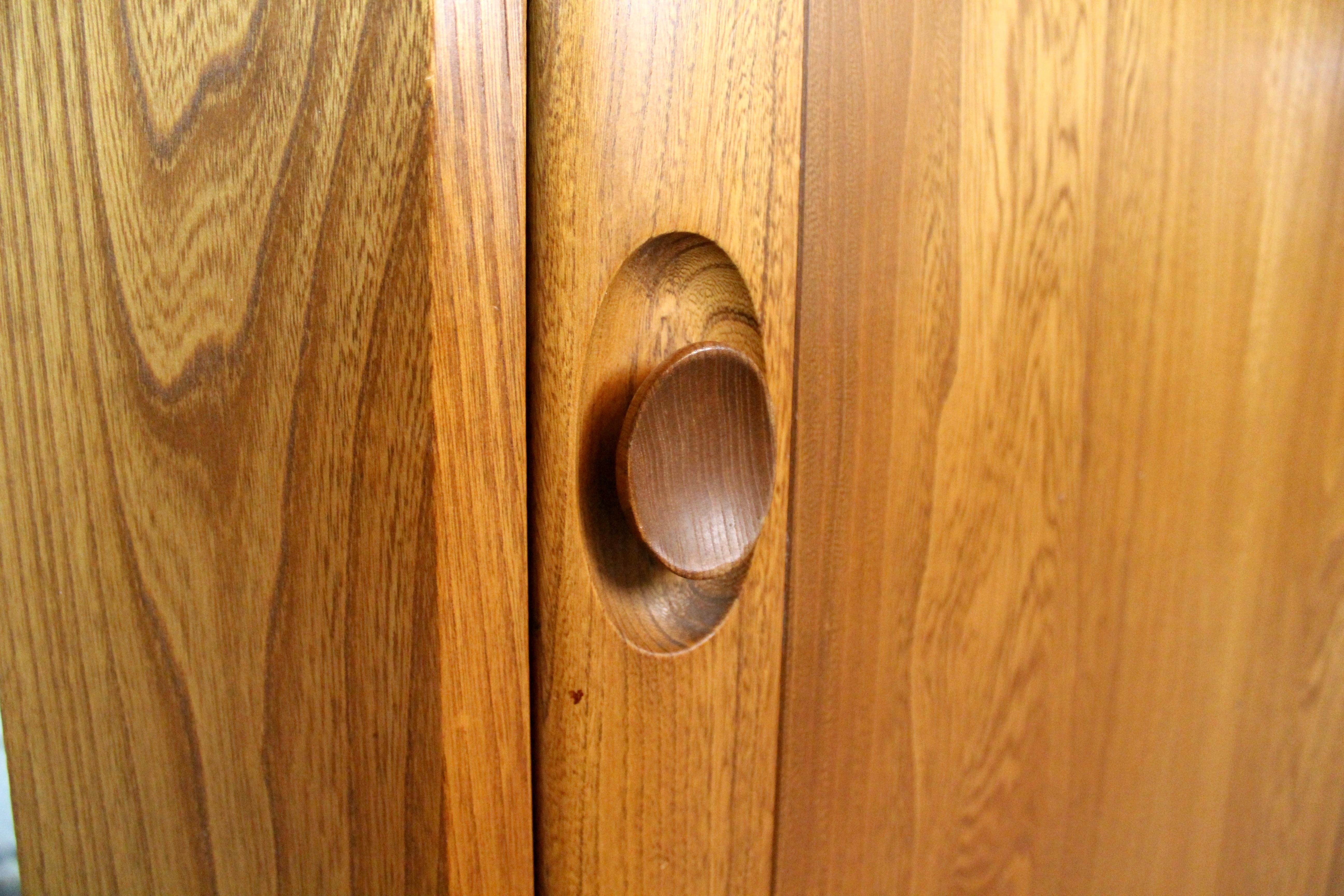 Mid-Century English Elm Corner Cupboard by Ercol For Sale 1