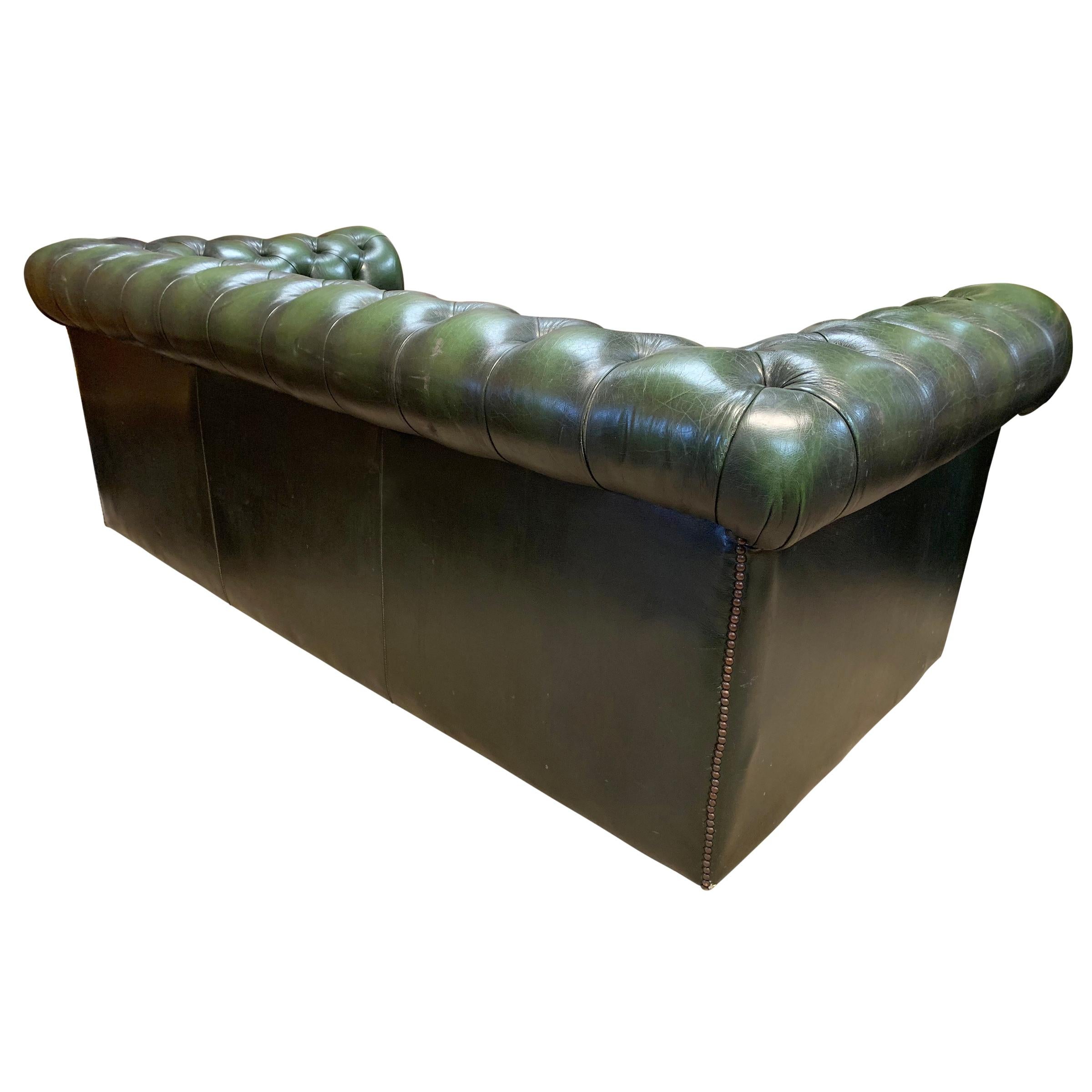 Midcentury English Emerald Green Chesterfield Sofa In Good Condition In Chicago, IL