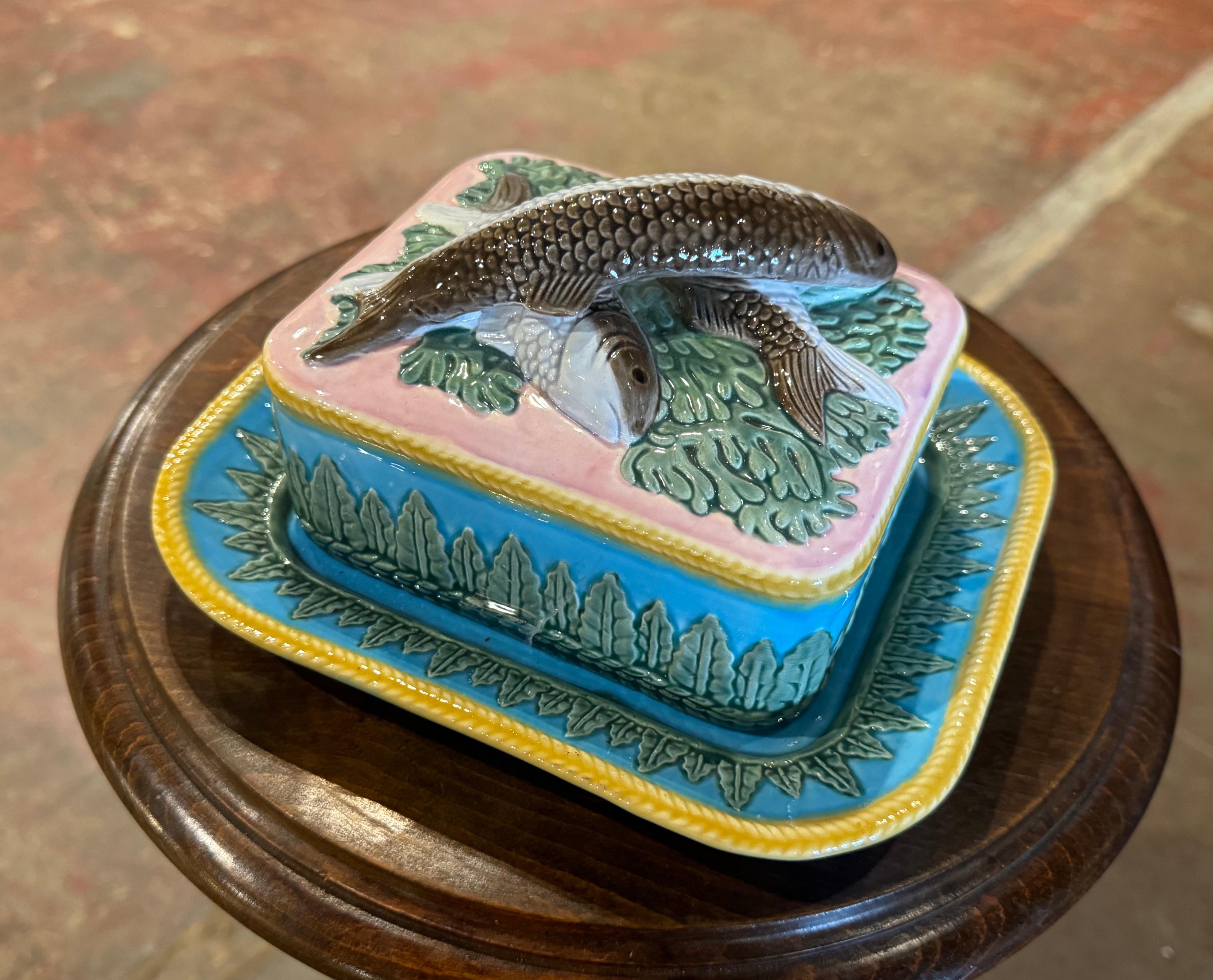 Mid-Century English Hand Painted Barbotine Majolica Sardine Cover Box and Plate In Excellent Condition In Dallas, TX