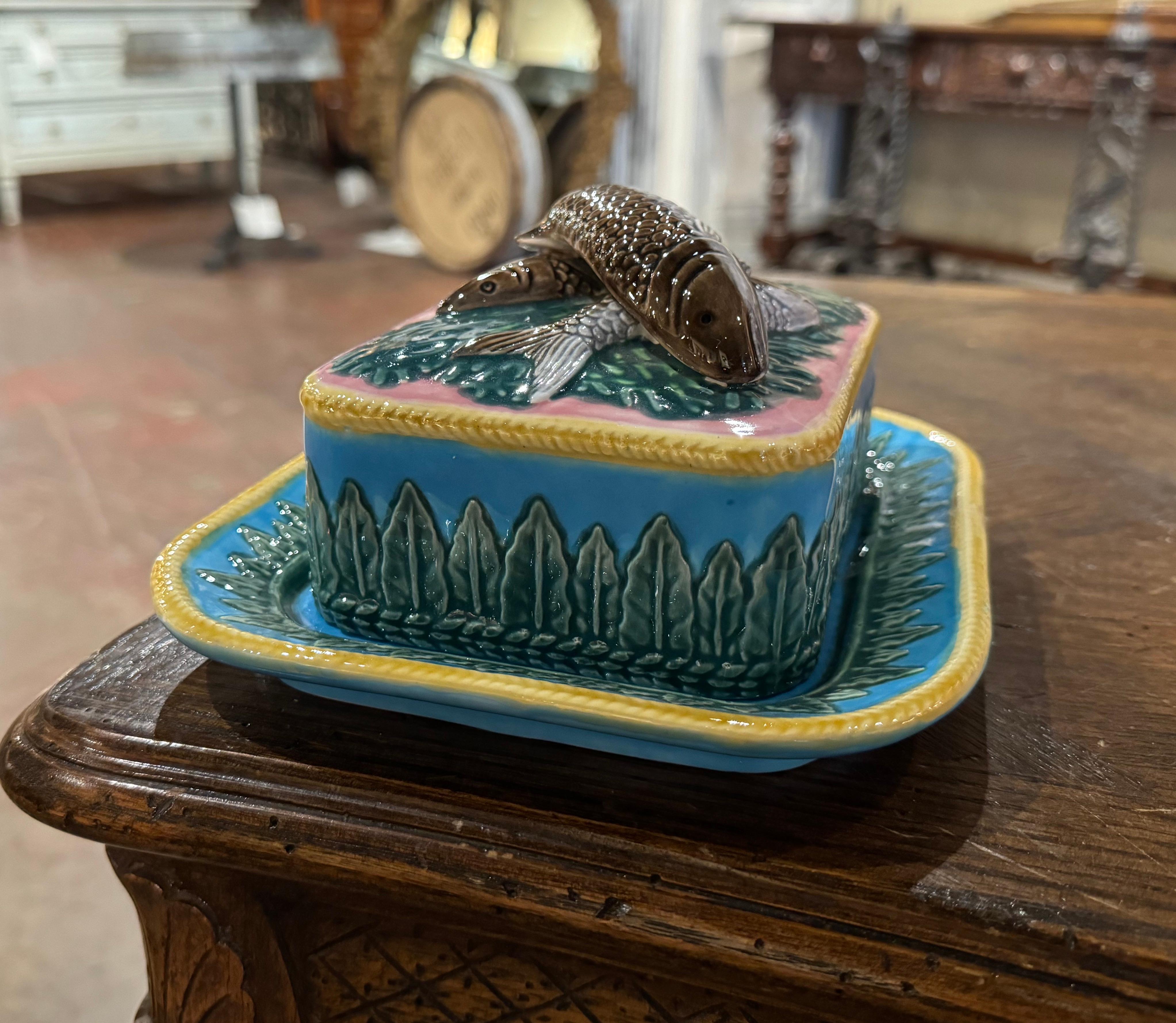 Mid-Century English Hand Painted Barbotine Majolica Sardine Cover Box and Plate For Sale 2