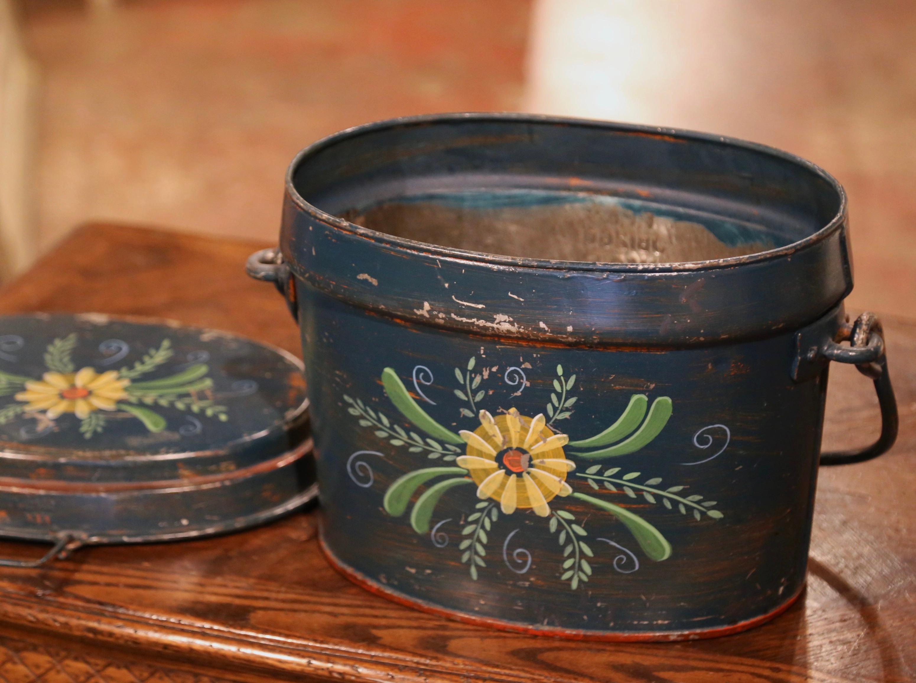 Mid-Century English Hand Painted Tole Bucket and Lid with Foliage Motifs For Sale 1
