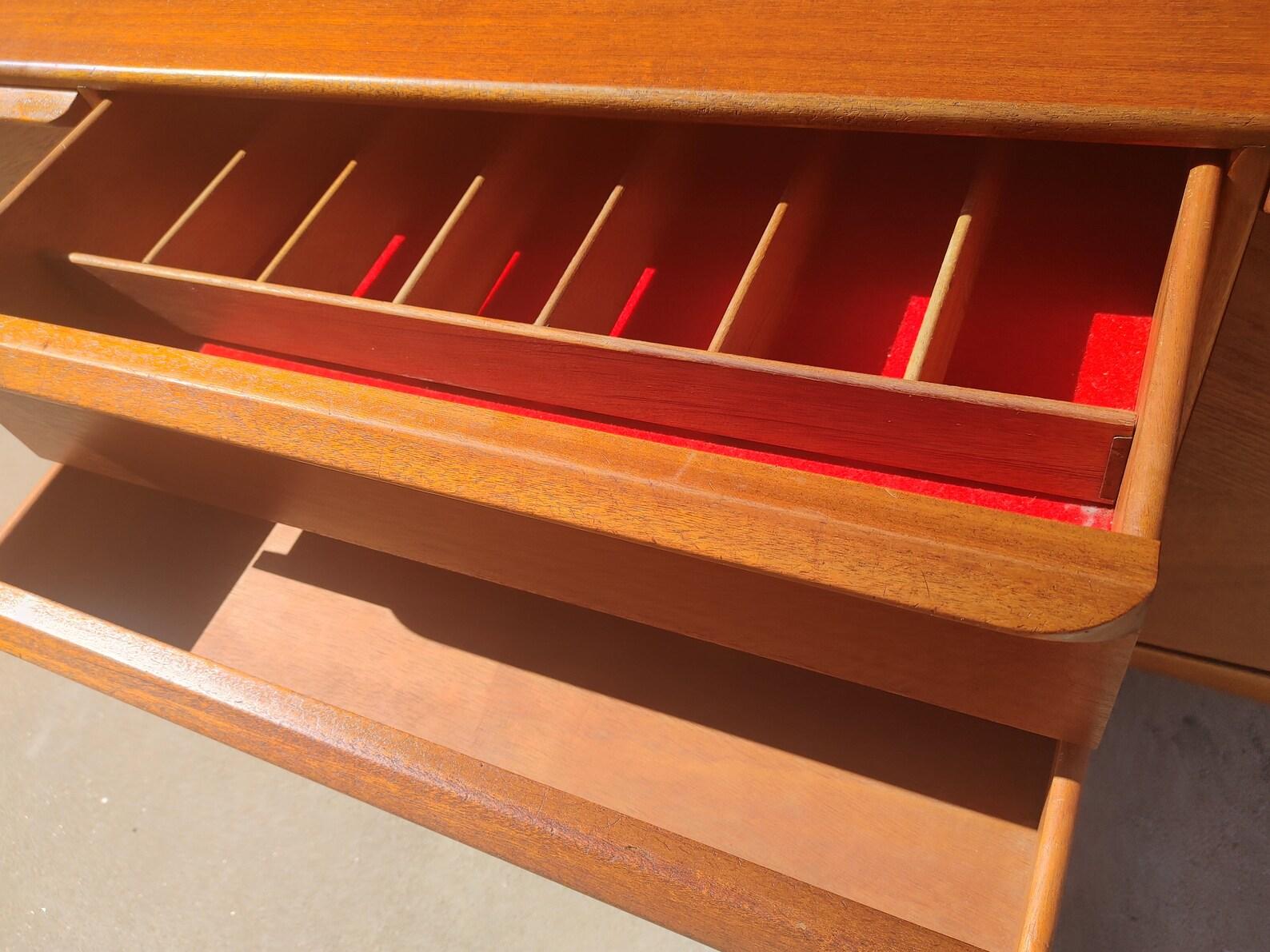 Mid-Century moderno Credenza in teak moderna inglese del Mid Century di McIntosh in vendita