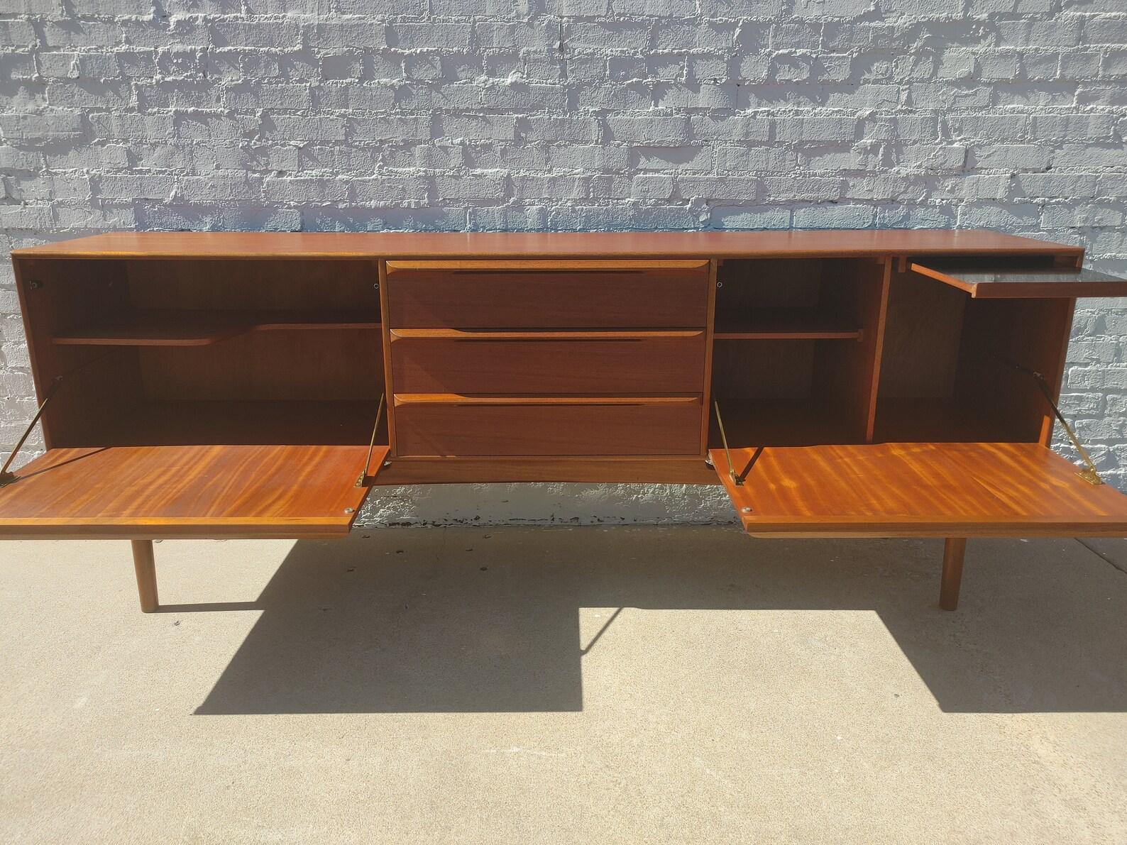 Scozzese Credenza in teak moderna inglese del Mid Century di McIntosh in vendita