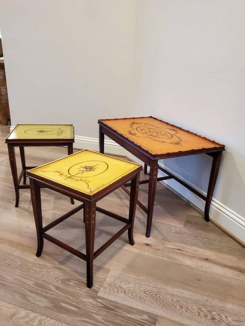 Mid-Century English Regency Adam Style Mahogany Nesting Tables, Set of 3 For Sale 1