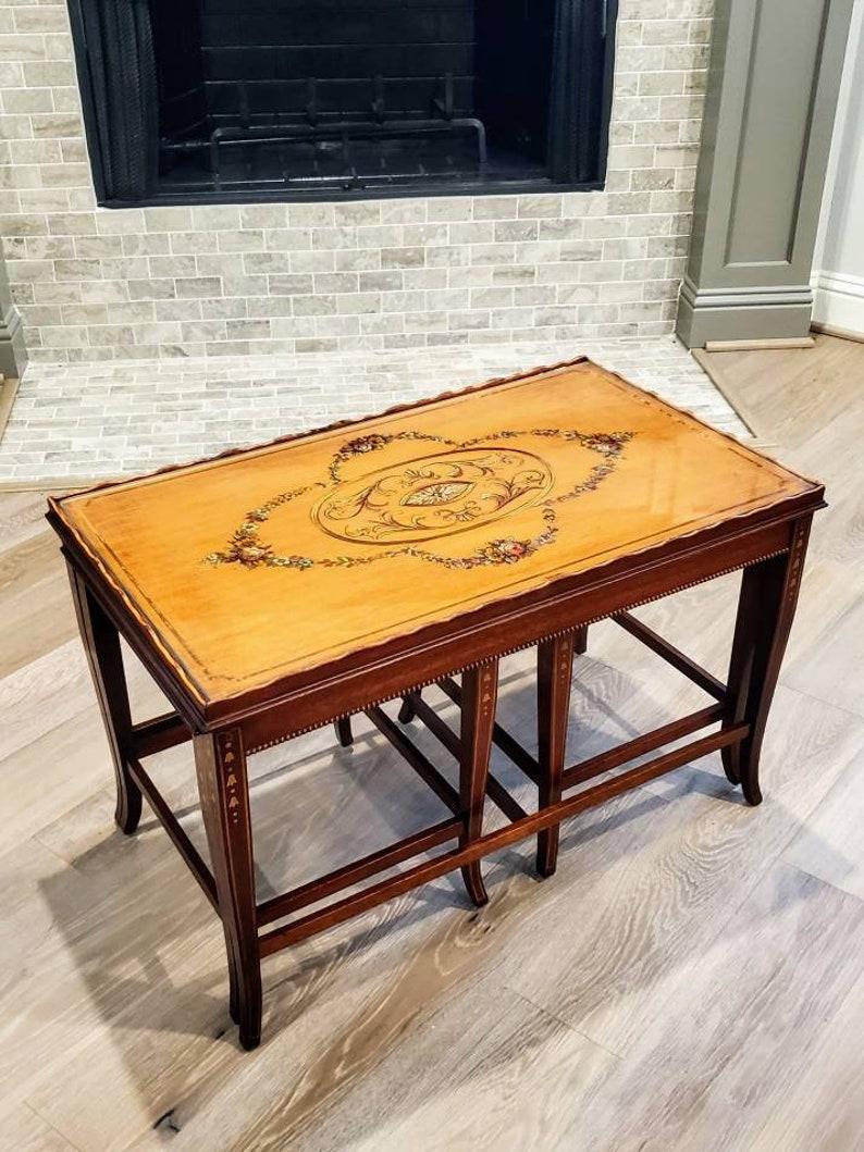 Mid-Century English Regency Adam Style Mahogany Nesting Tables, Set of 3 For Sale 3