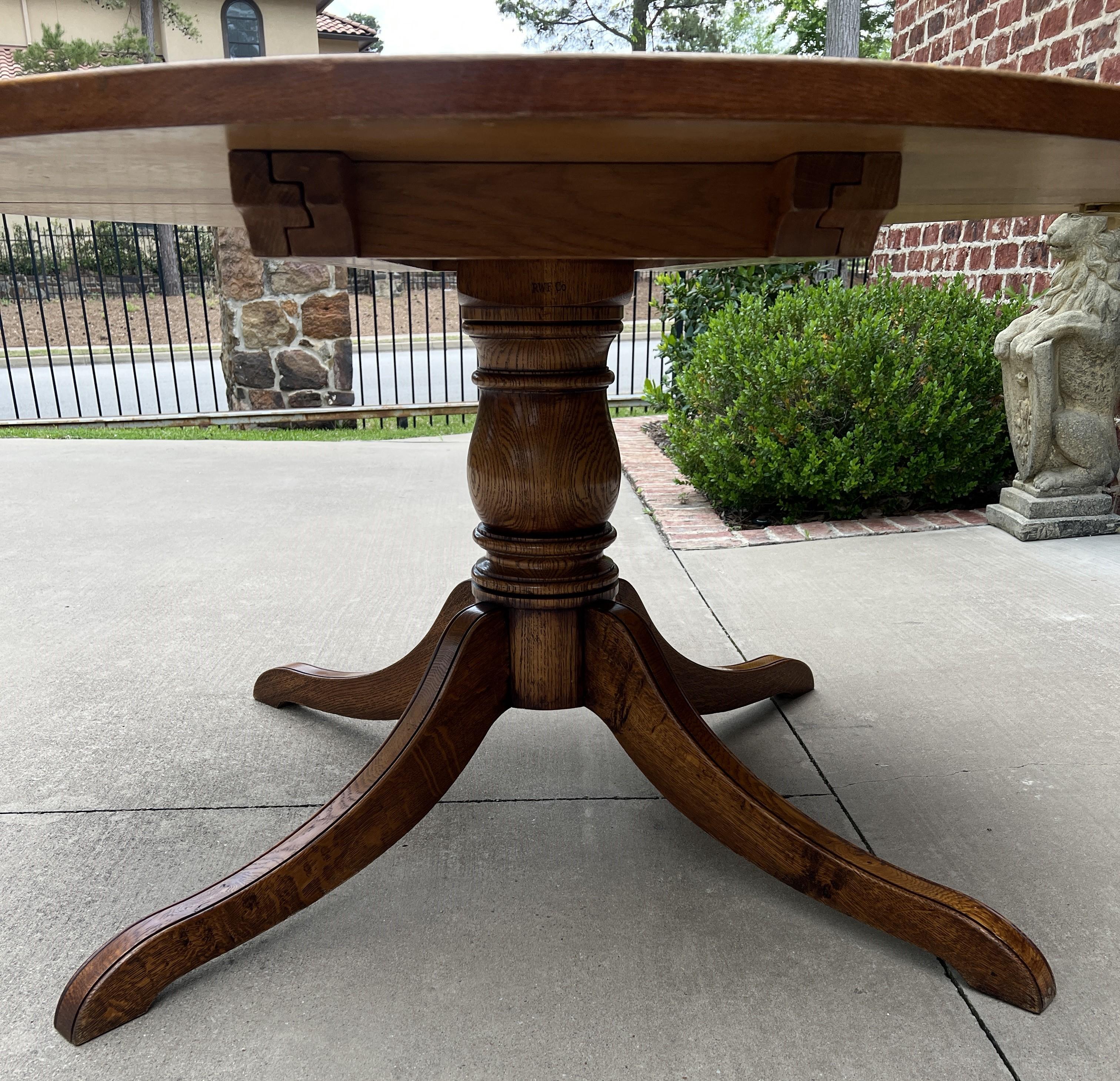 Carved Midcentury English Round/Oval Dining Table Pedestal Base with Leaf Oak, c. 1940s