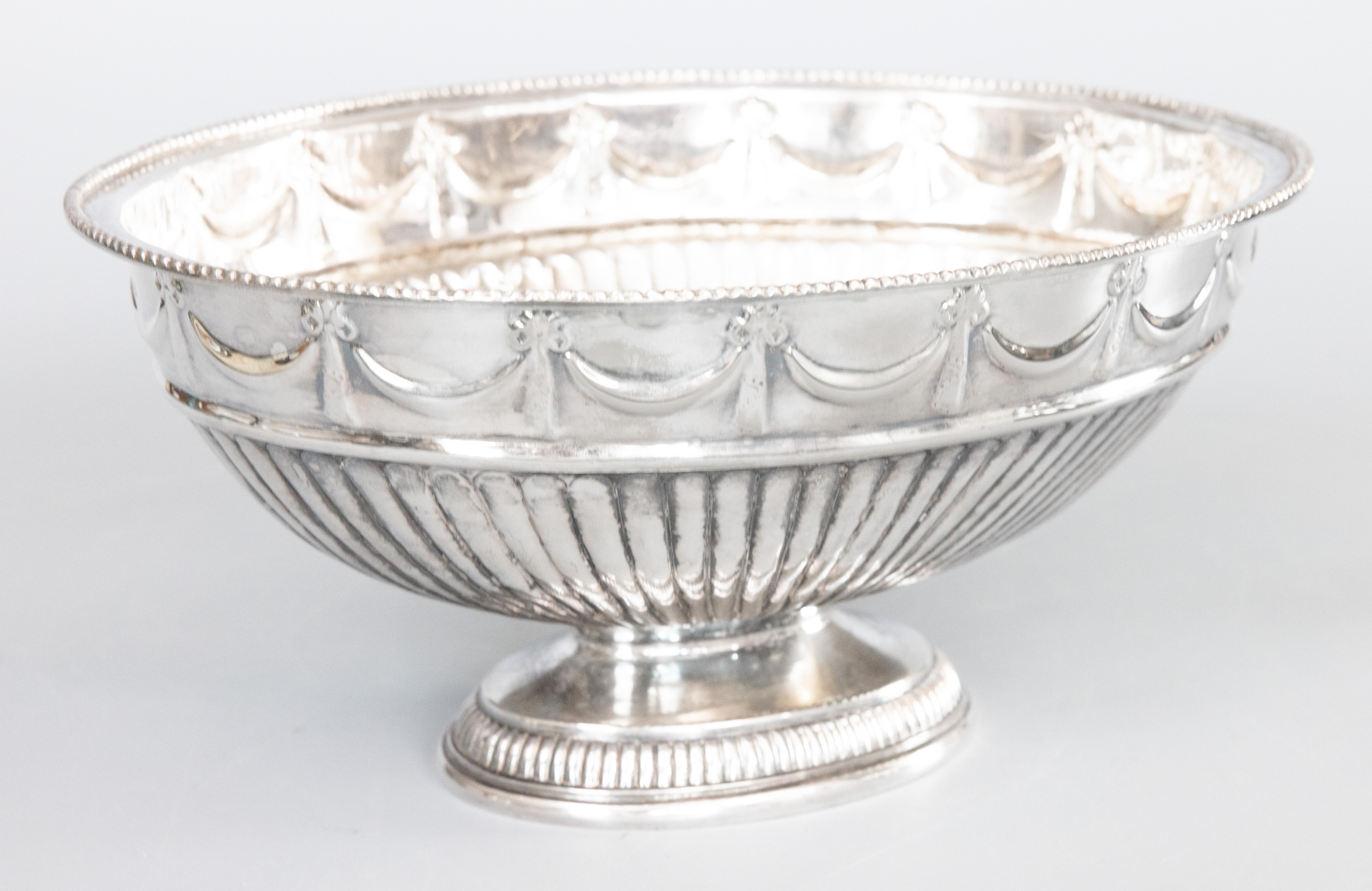 Mid-Century English Silver Plate Oval Pedestal Centerpiece Bowl Wine Cooler  In Good Condition For Sale In Pearland, TX