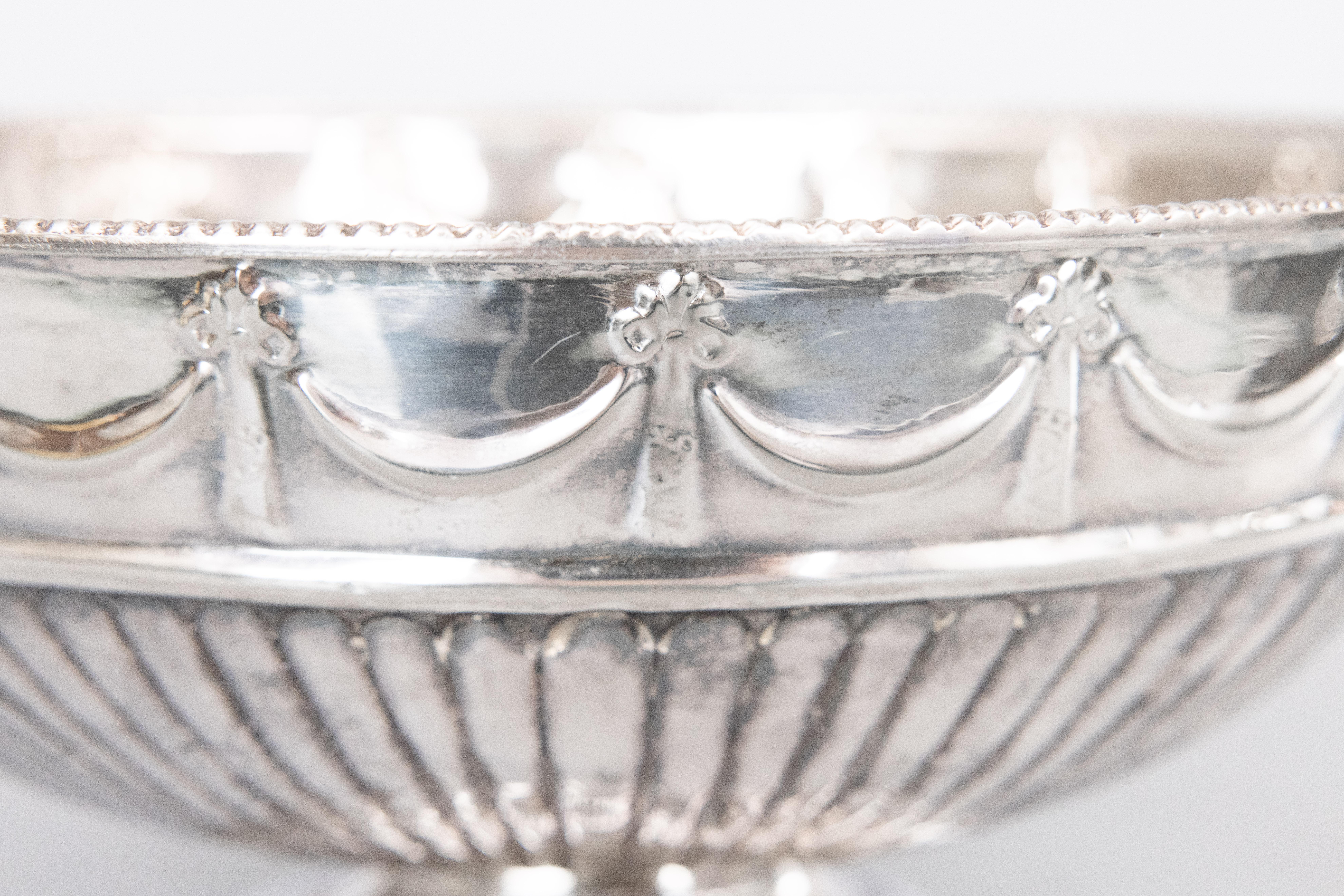 Mid-Century English Silver Plate Oval Pedestal Centerpiece Schüssel Weinkühler  im Angebot 3
