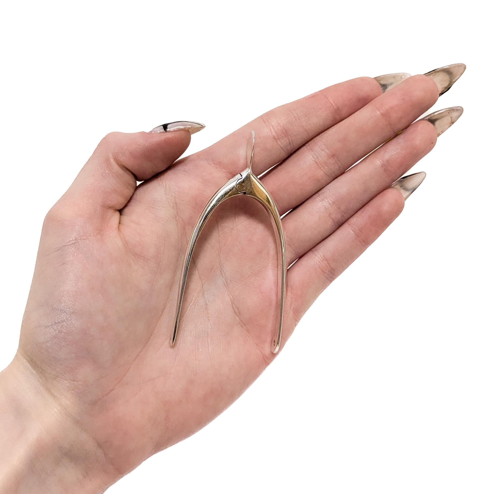 Mid-Century moderno Zuccheriera inglese di metà secolo in argento sterling figurata a forma di spina di pesce in vendita