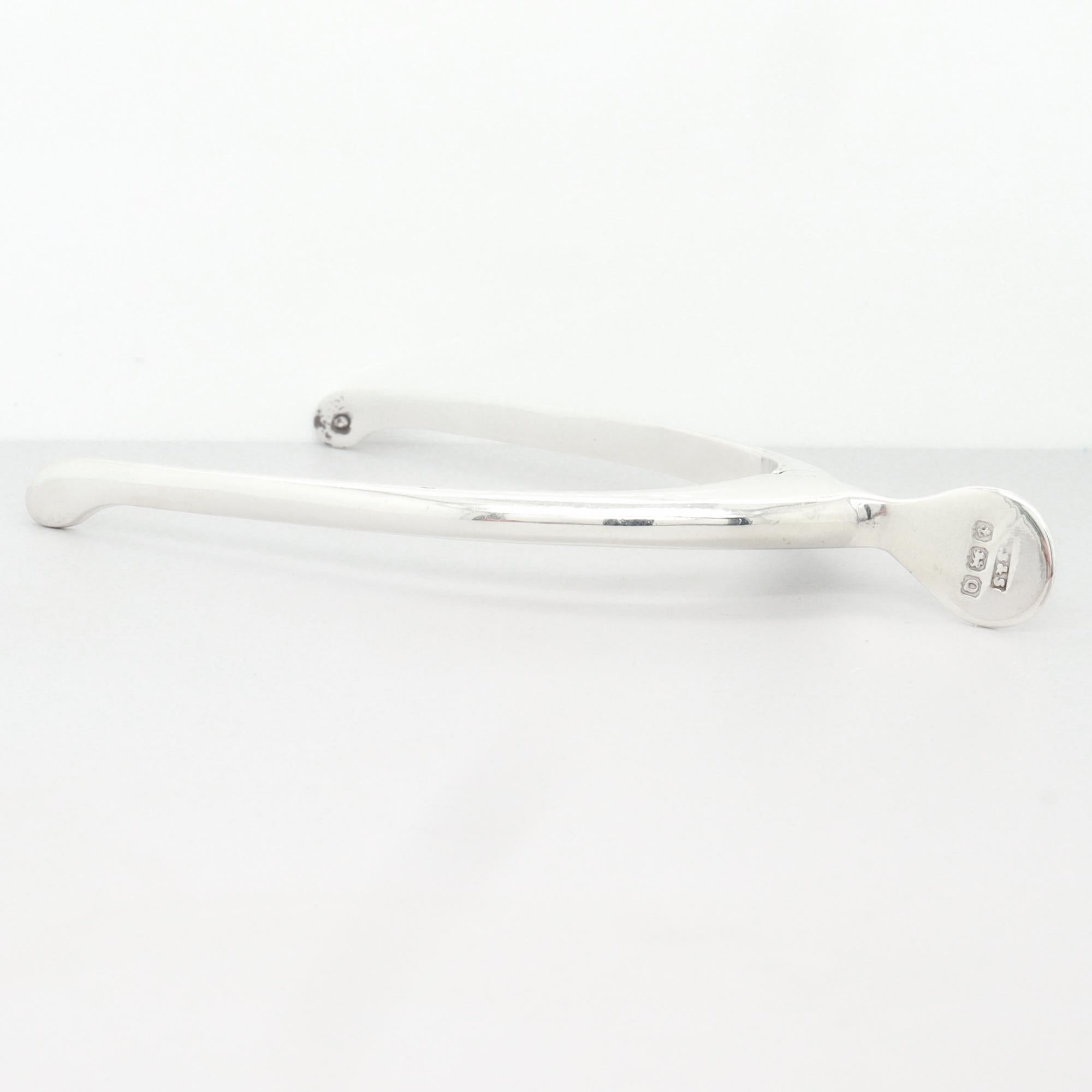 Zuccheriera inglese di metà secolo in argento sterling figurata a forma di spina di pesce In condizioni buone in vendita a Philadelphia, PA