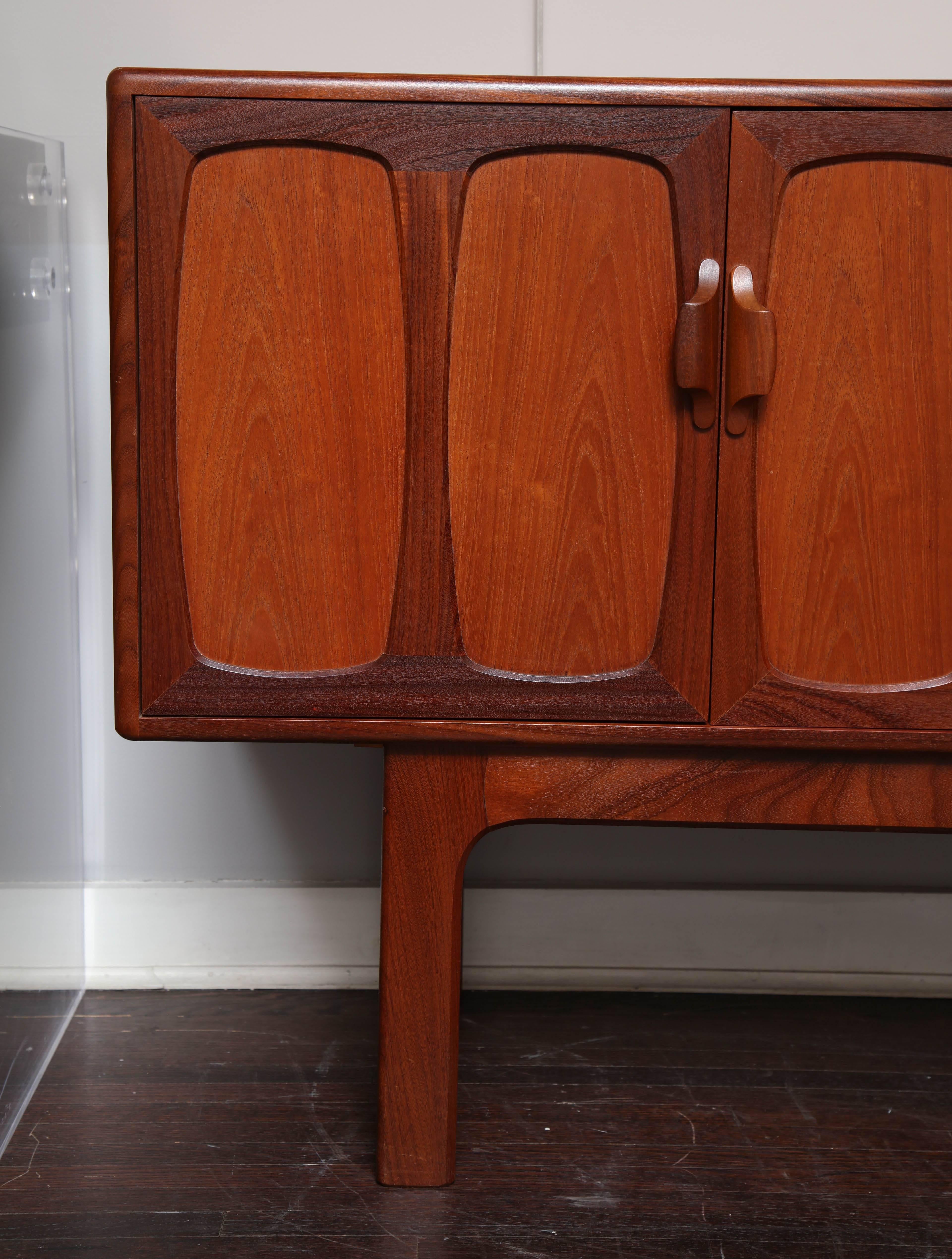 credenza in english