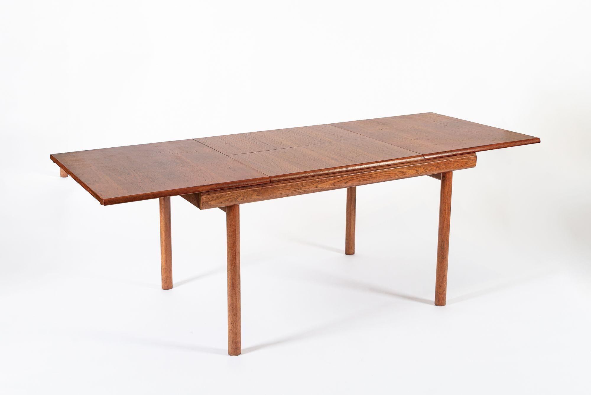 Mid Century English Teak Extension Dining Table by White & Newton Madera en venta