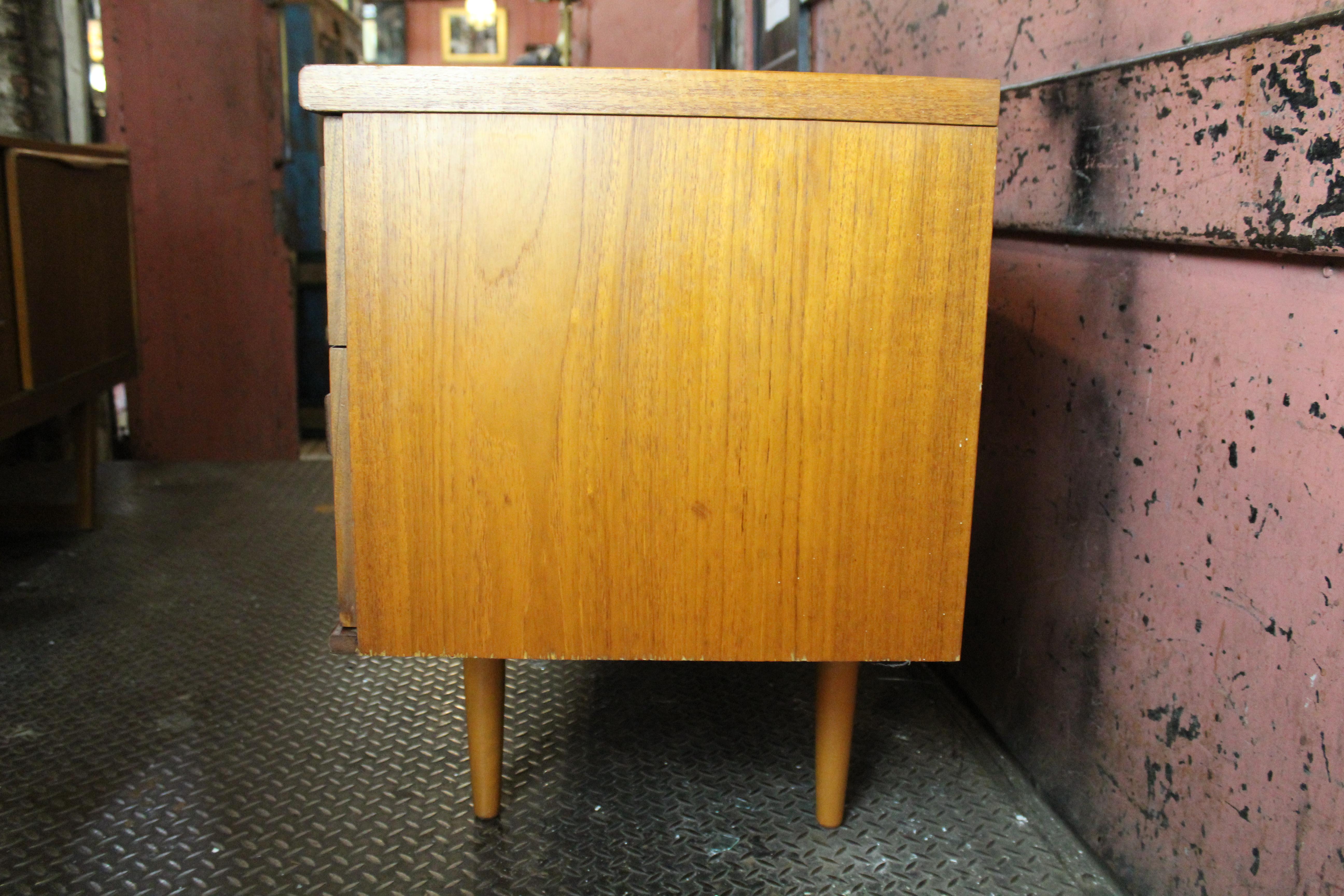 Englisches Teakholz-Sideboard aus der Jahrhundertmitte von Portwood Furniture 3