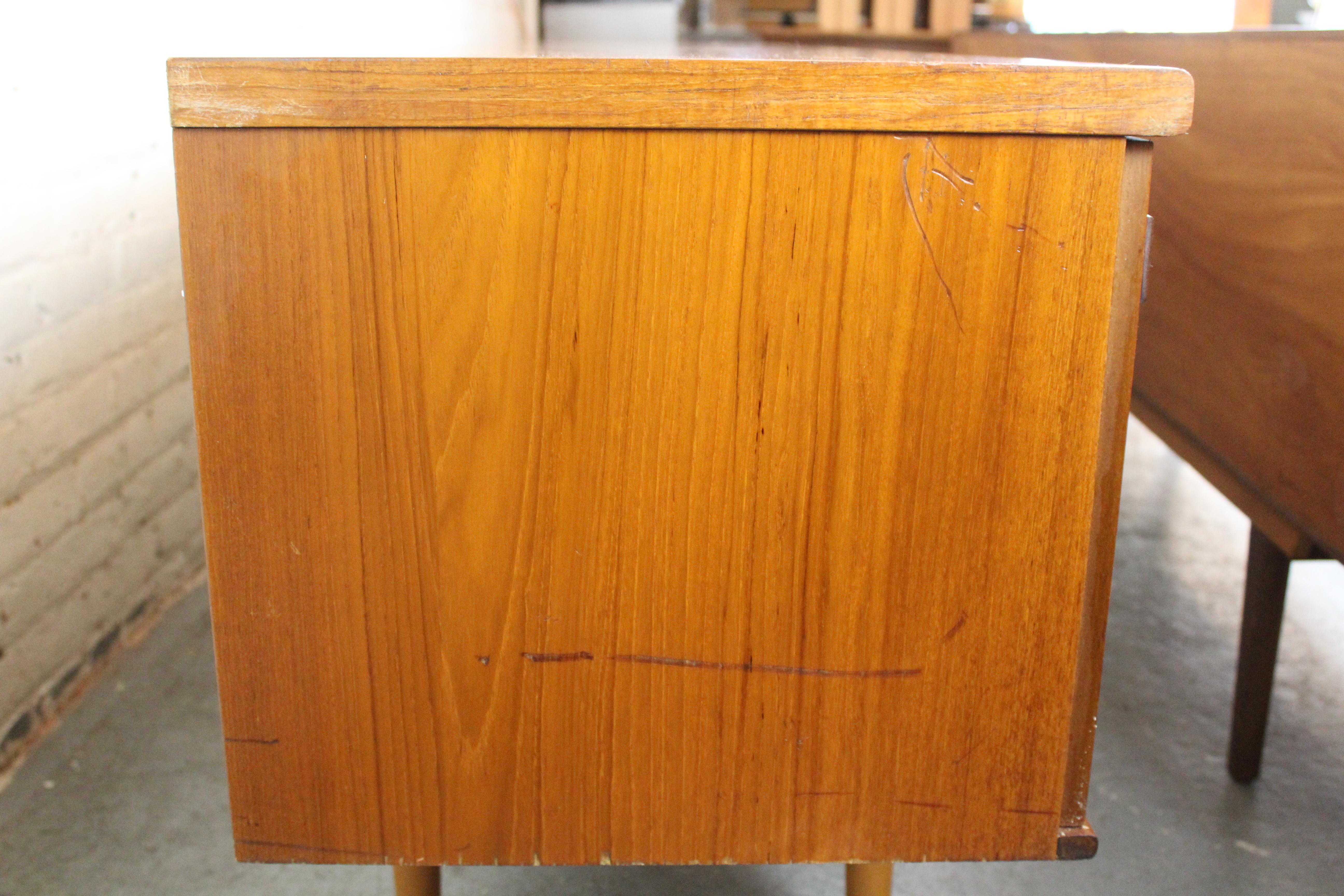 Englisches Teakholz-Sideboard aus der Jahrhundertmitte von Portwood Furniture 5
