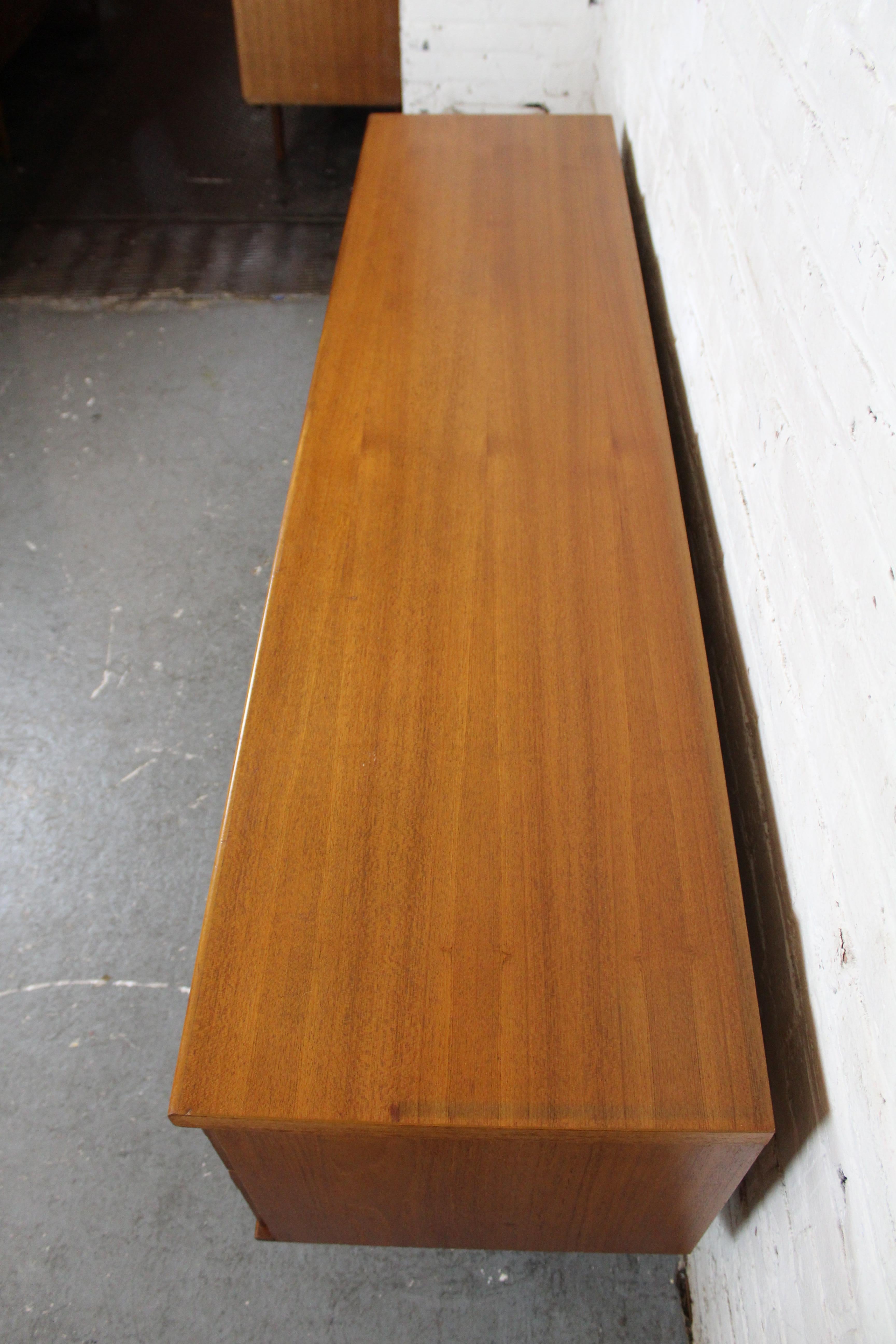 Englisches Teakholz-Sideboard aus der Jahrhundertmitte von Portwood Furniture 1