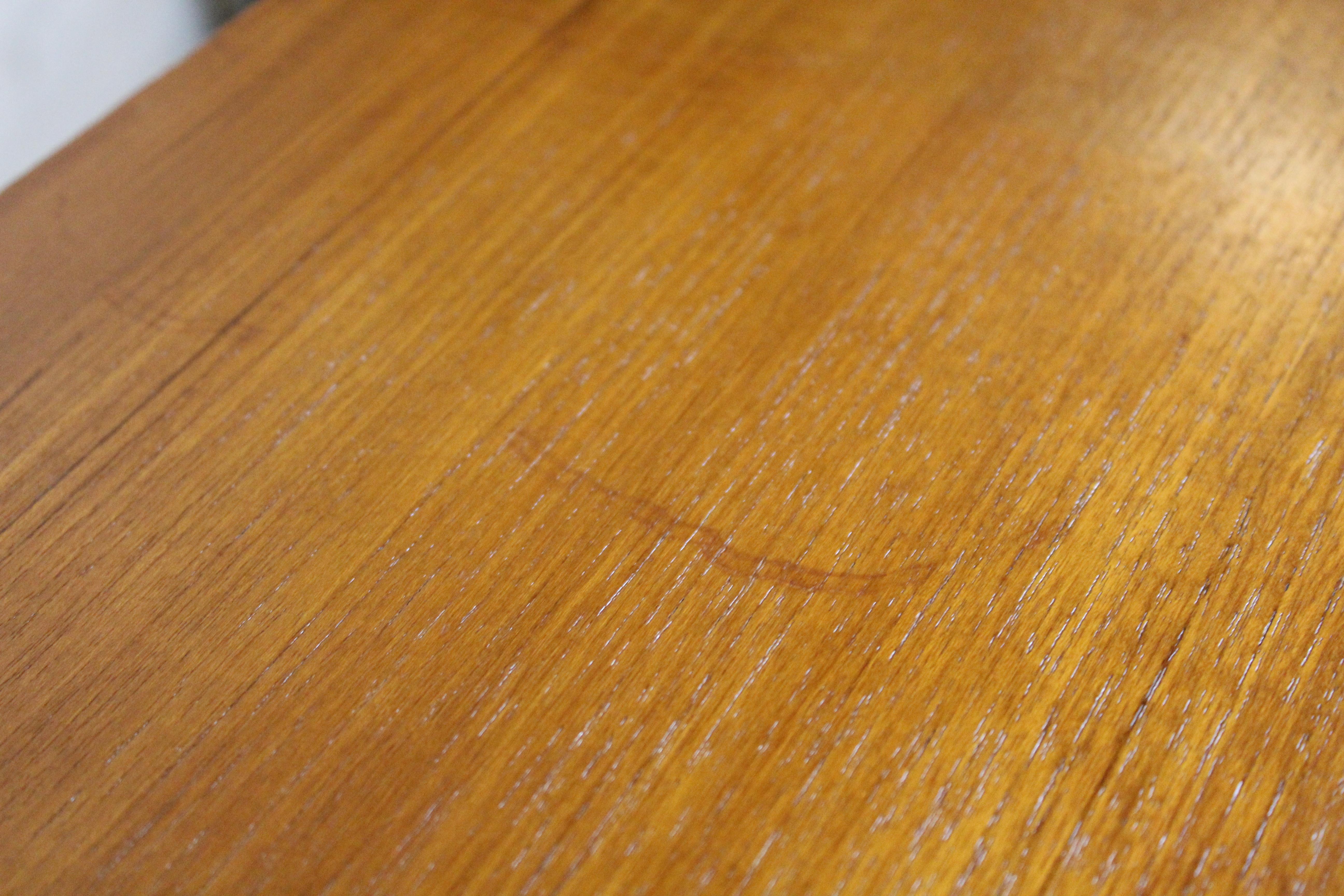 Credenza inglese di metà secolo in teak di William Williams in vendita 6