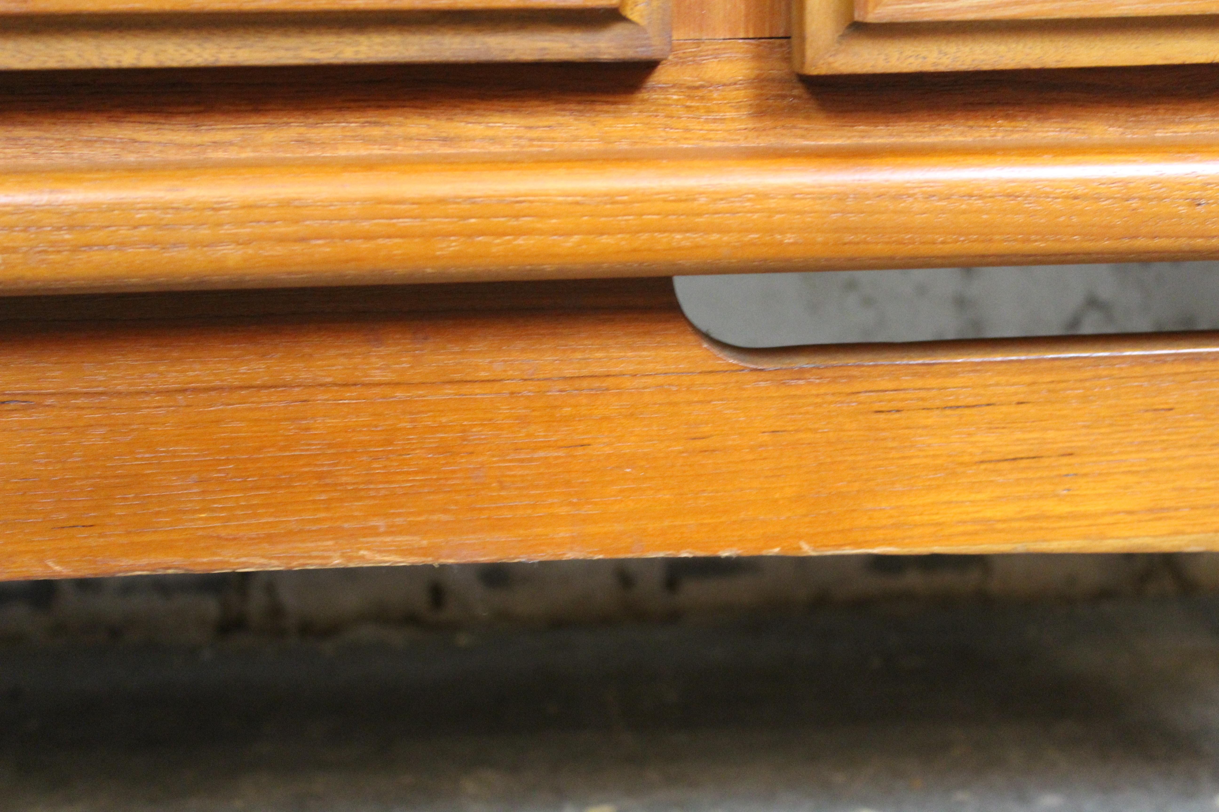 Credenza inglese di metà secolo in teak di William Williams in vendita 8