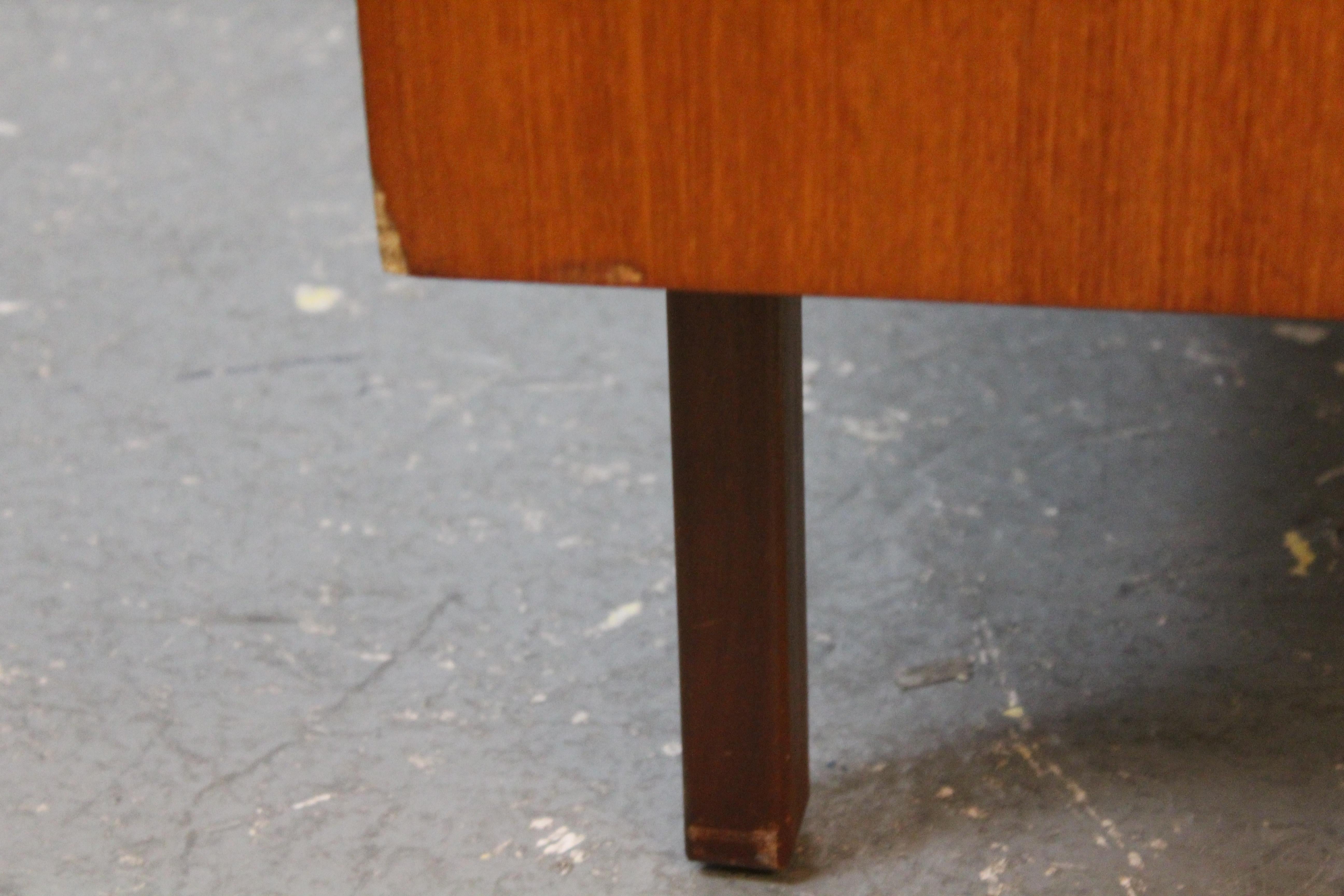 Credenza inglese di metà secolo in teak di William Williams in vendita 9