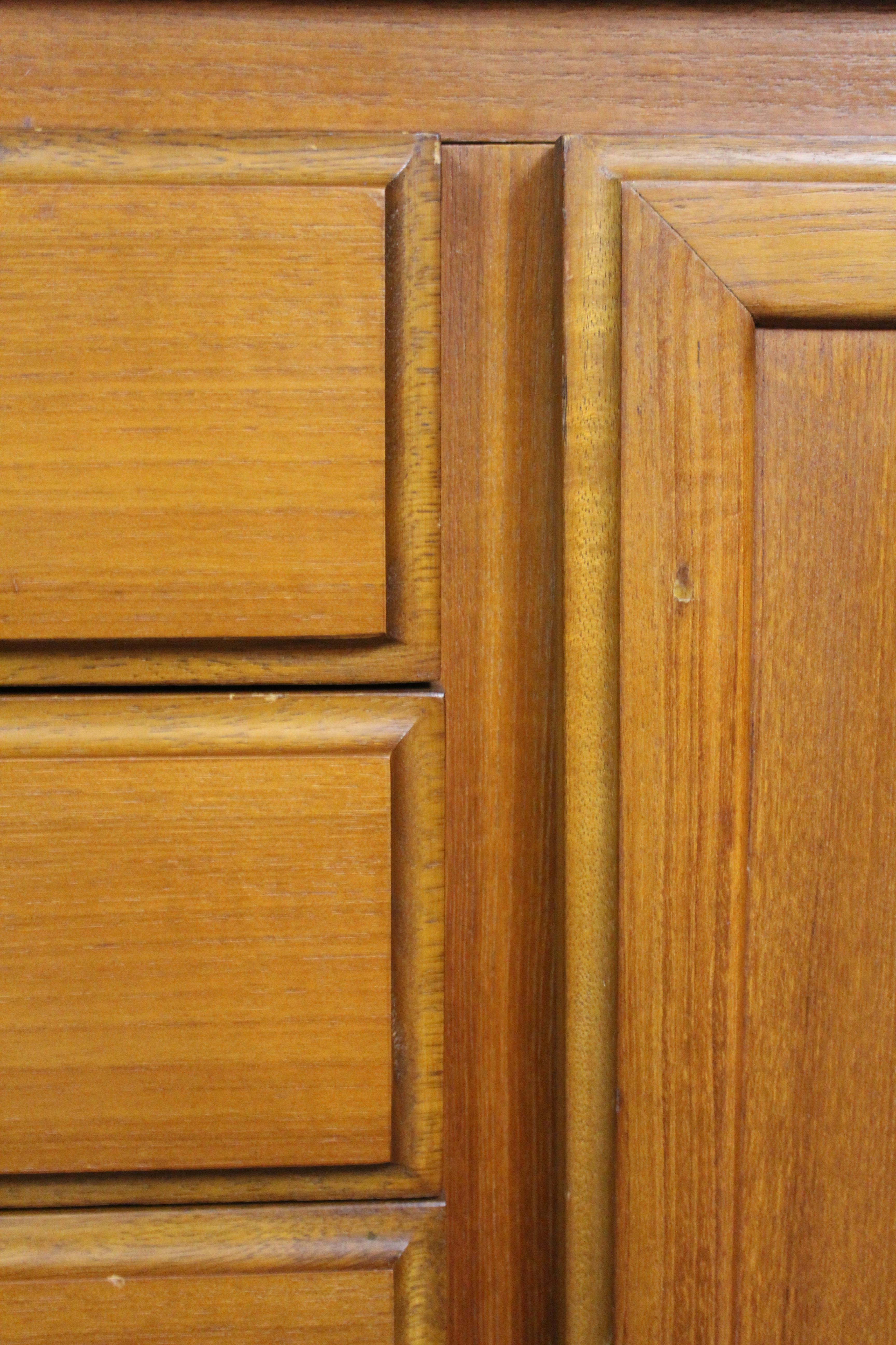 Credenza inglese di metà secolo in teak di William Williams in vendita 10