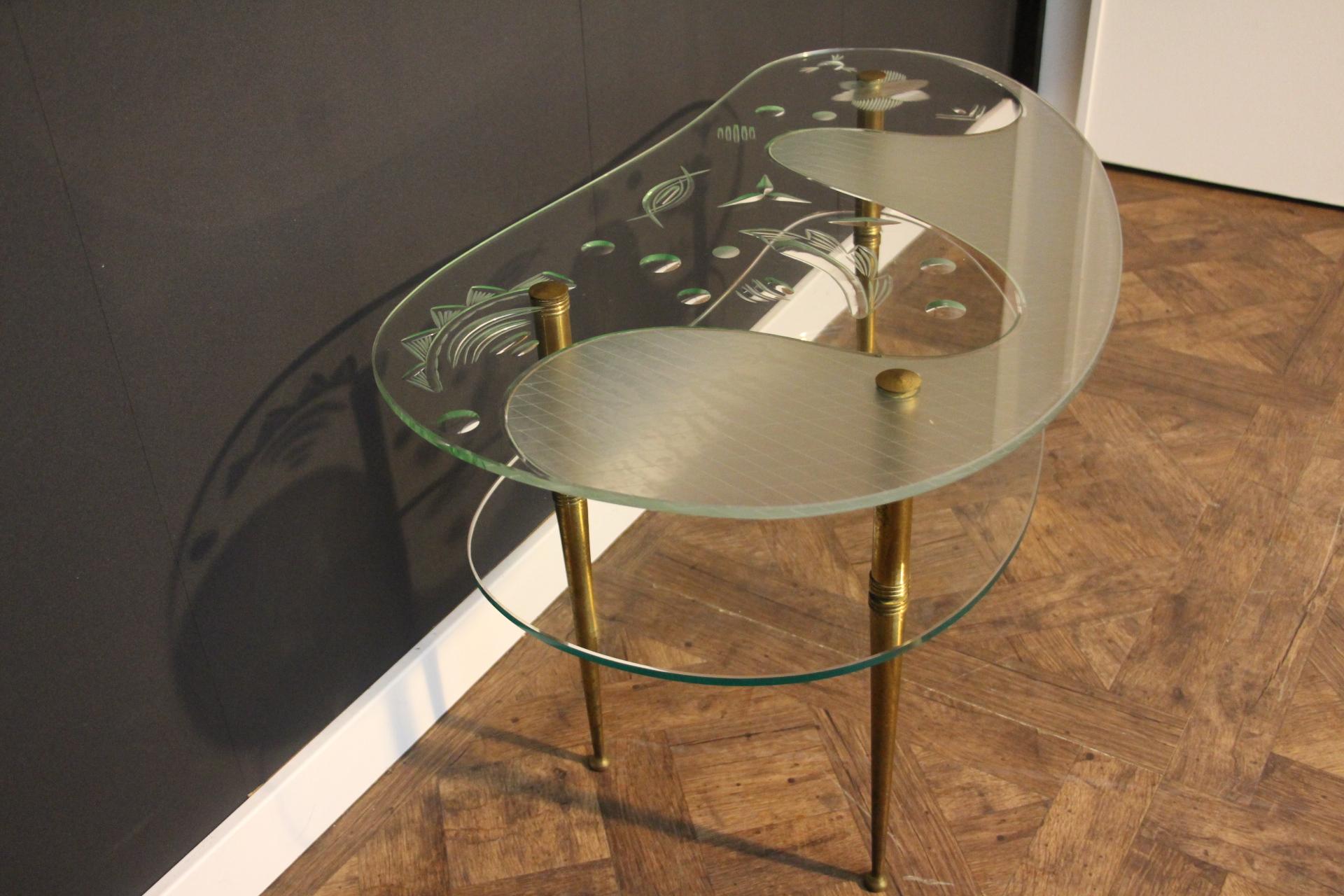 Mid Century Engraved Clear Glass Coffee Table In Good Condition For Sale In Saint-Ouen, FR