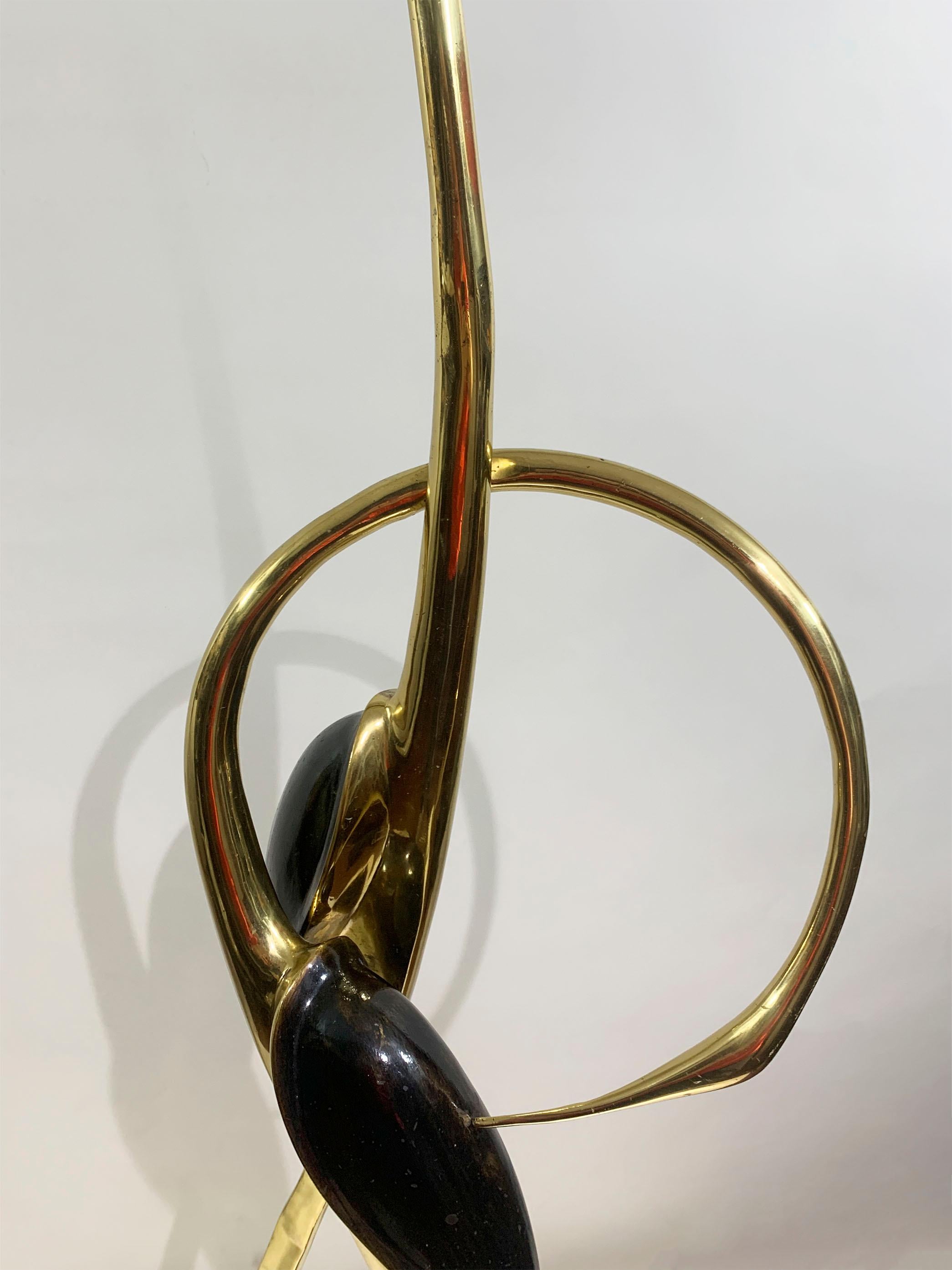Lucidato Scultura di gru intrecciate di metà secolo, ottone, attribuita a Boris Lovet-Lorski in vendita