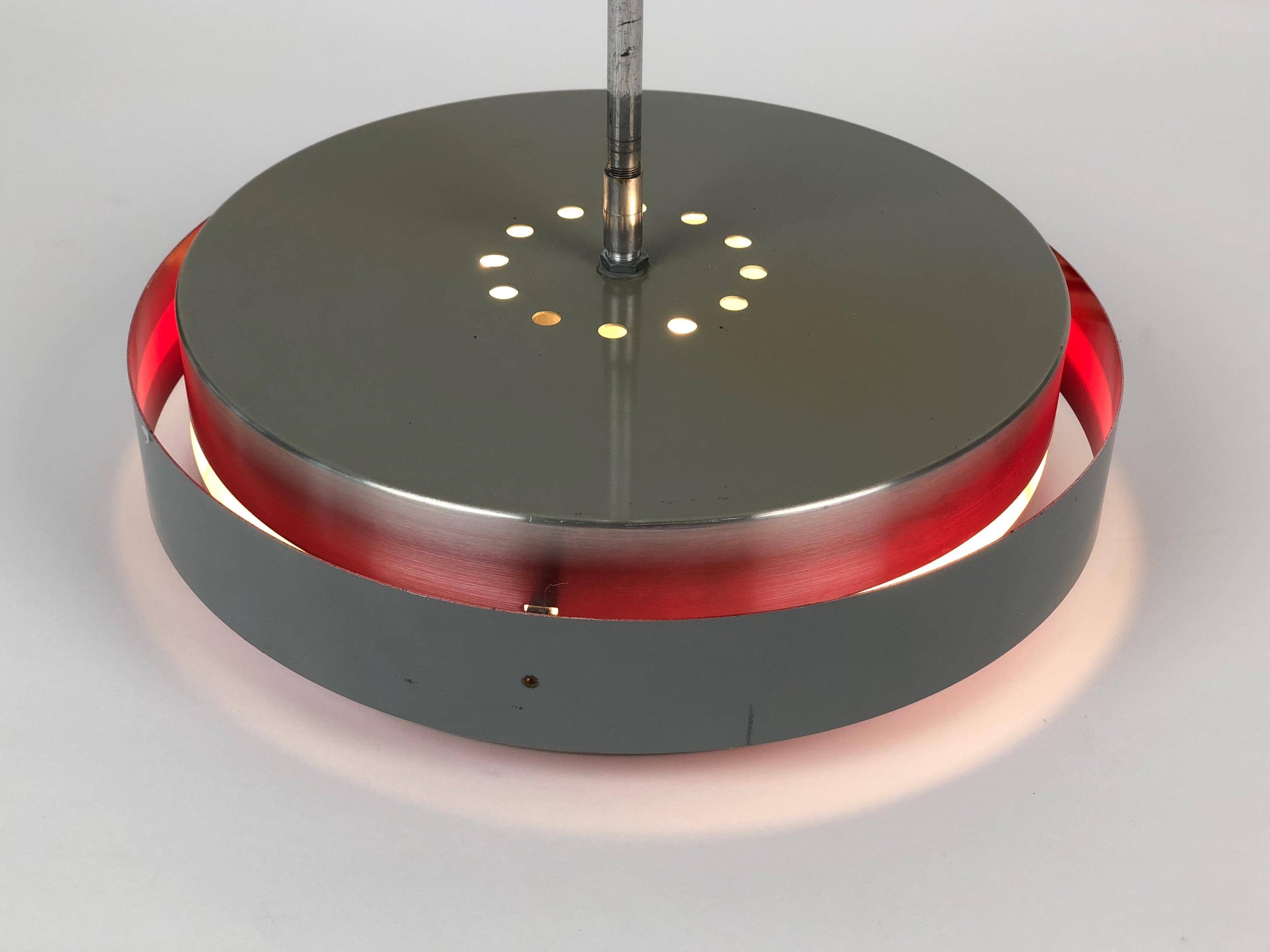 Mid-Century moderno Lampada a sospensione equatoriale di metà secolo con effetto luce colorata rossa in vendita