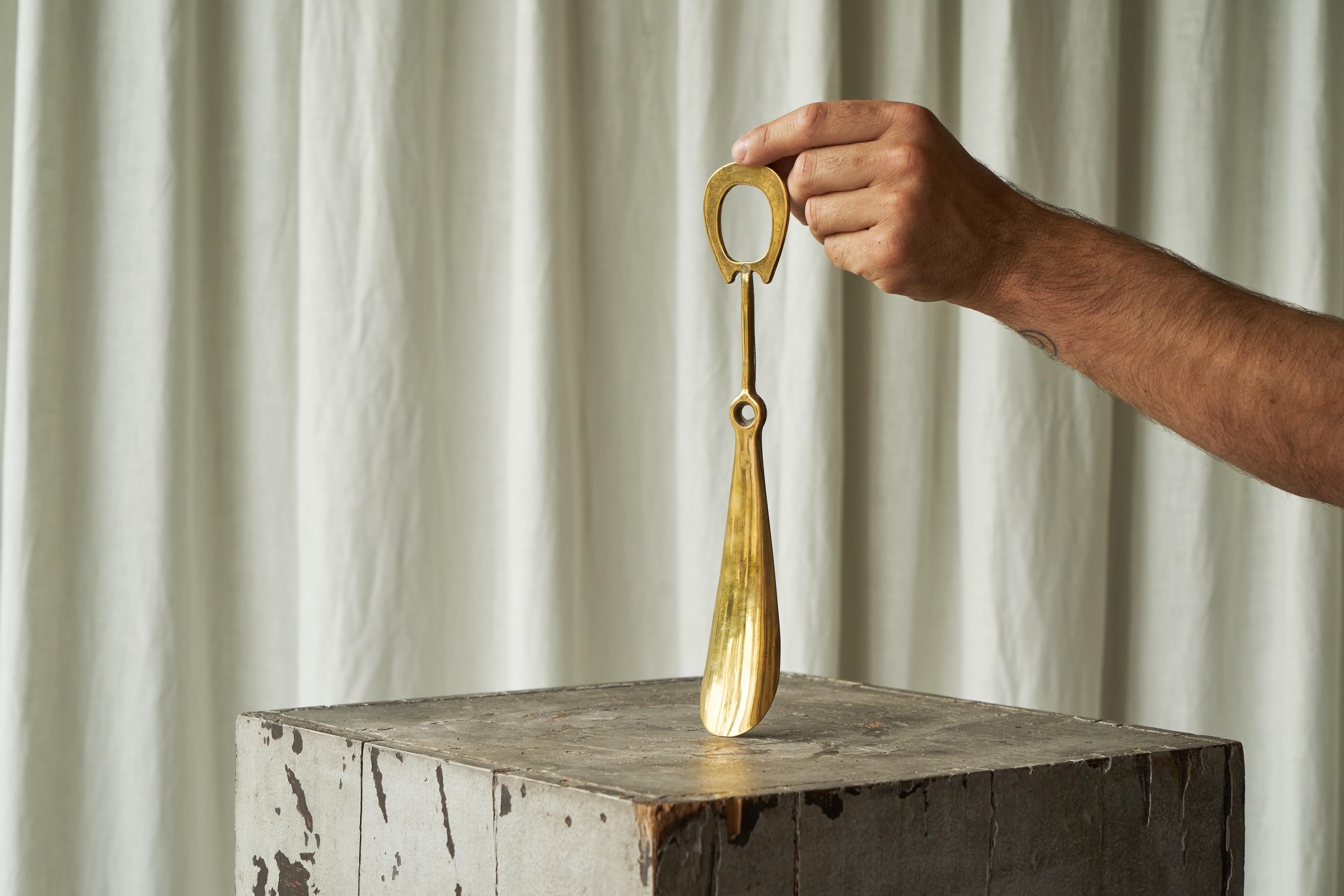 Mid Century Equestrian Style Shoehorn in Sand Cast Brass 1960s In Good Condition In Meer, VAN