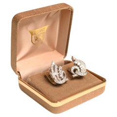 Boucles d'oreilles à clip en diamant de l'époque du milieu du siècle (environ 2,4 carats), platine