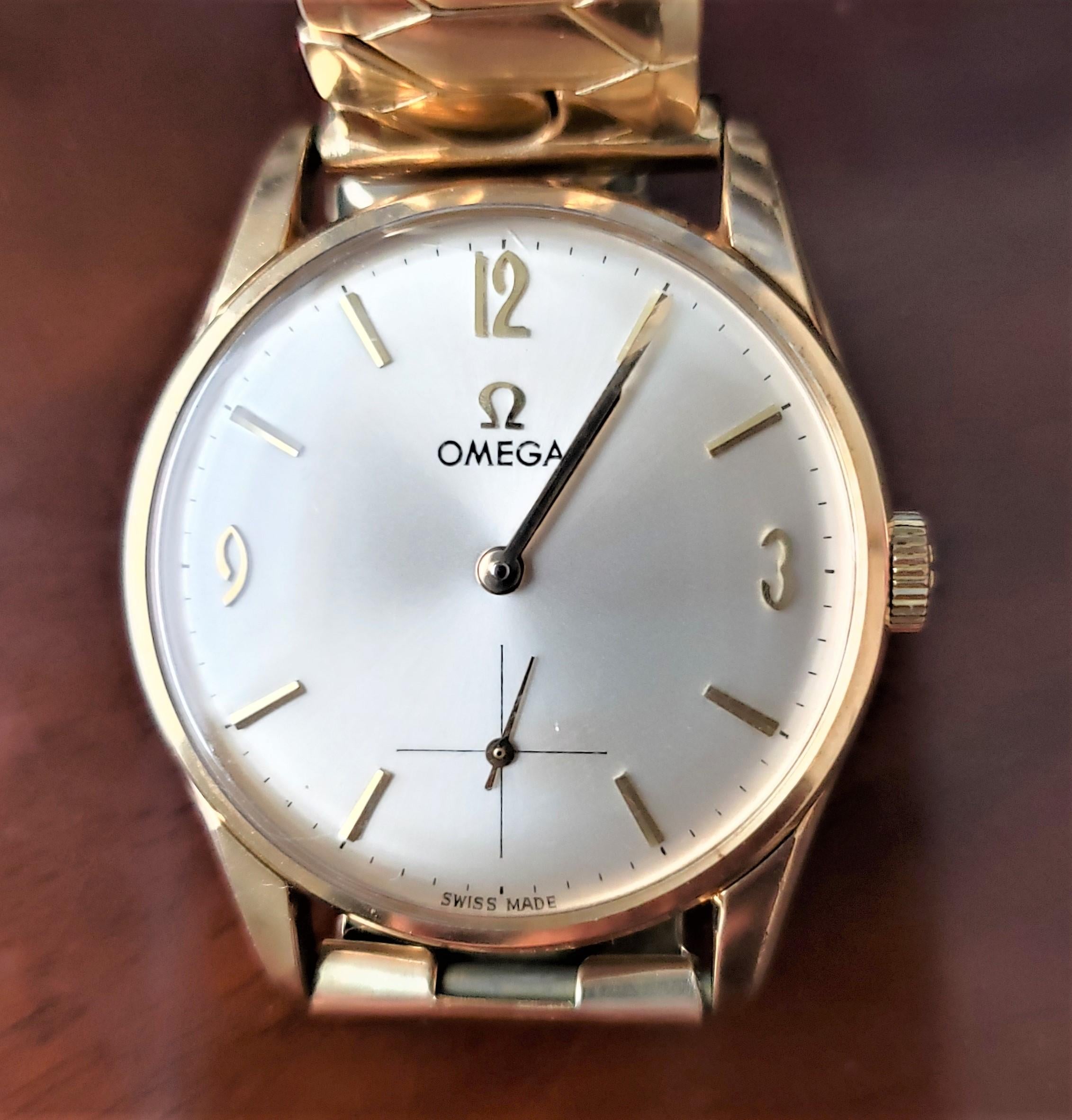 Mid-Century Era 9 Karat Yellow Gold Men's Omega Wristwatch with Boxes & Papers In Good Condition For Sale In Hamilton, Ontario