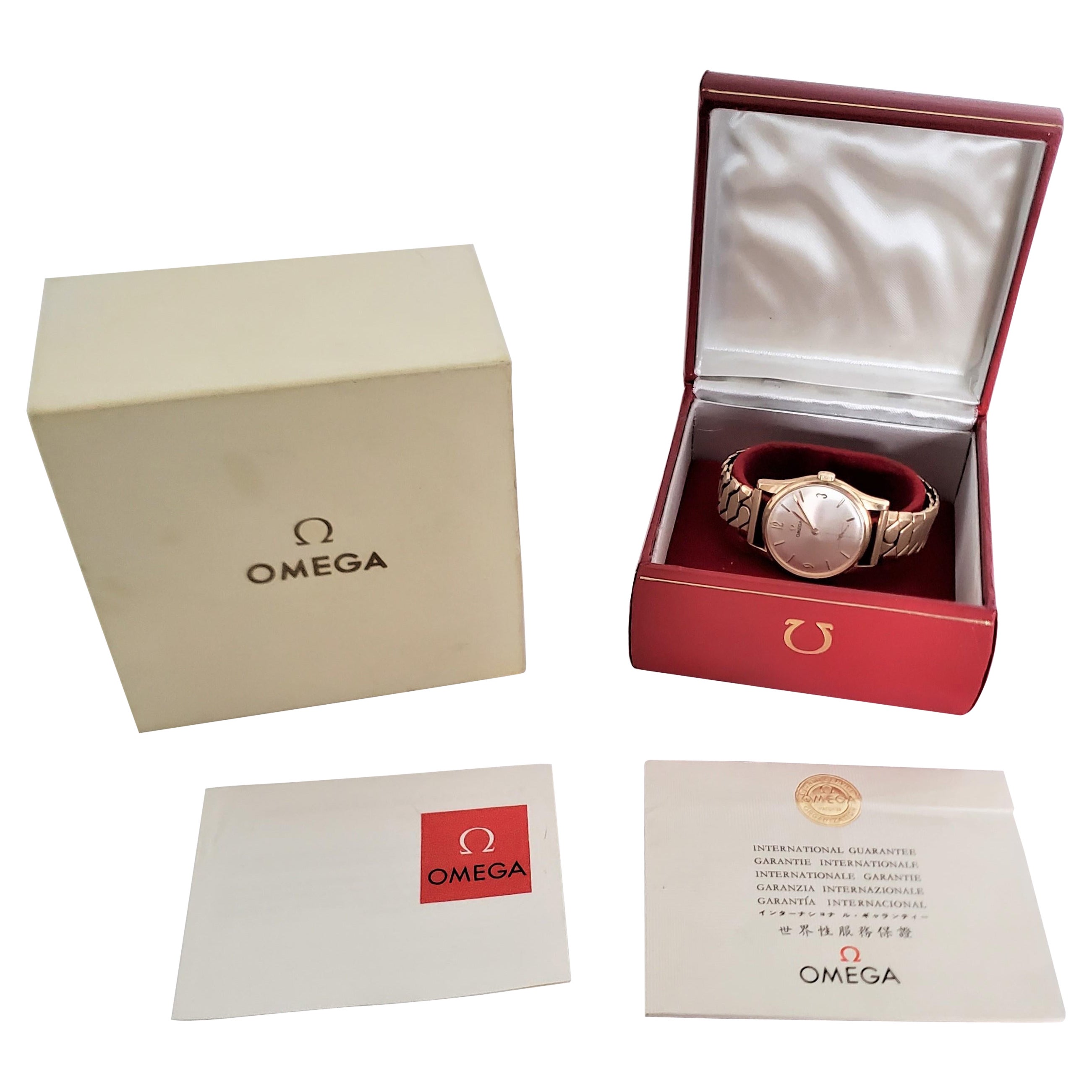 Montre-bracelet Omega pour homme en or jaune 9 carats d'époque du milieu du siècle, avec boîtes et papiers en vente