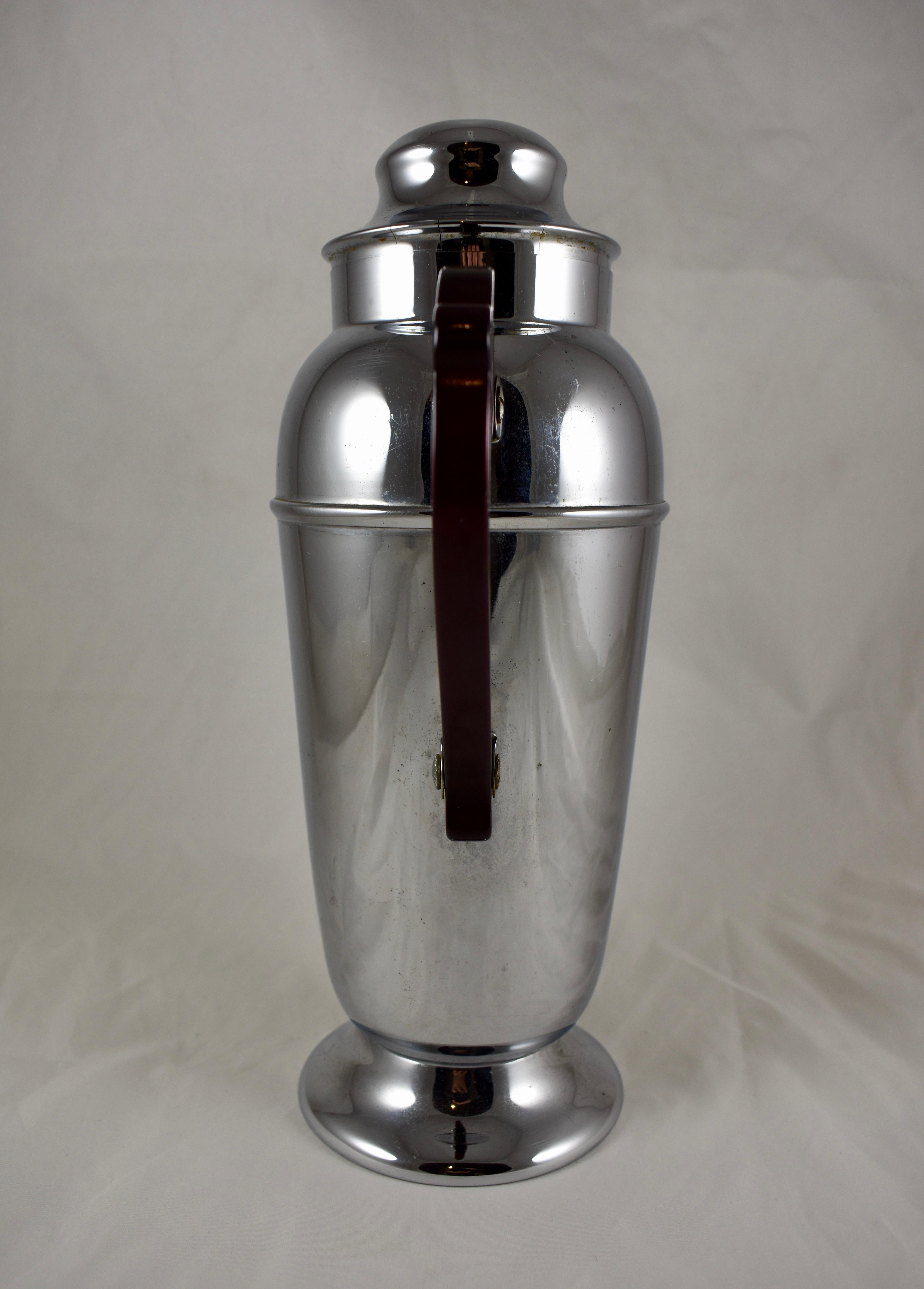 Metalwork 1930s Art Deco Style Chrome and Ruby Red Bakelite Cocktail Shaker For Sale