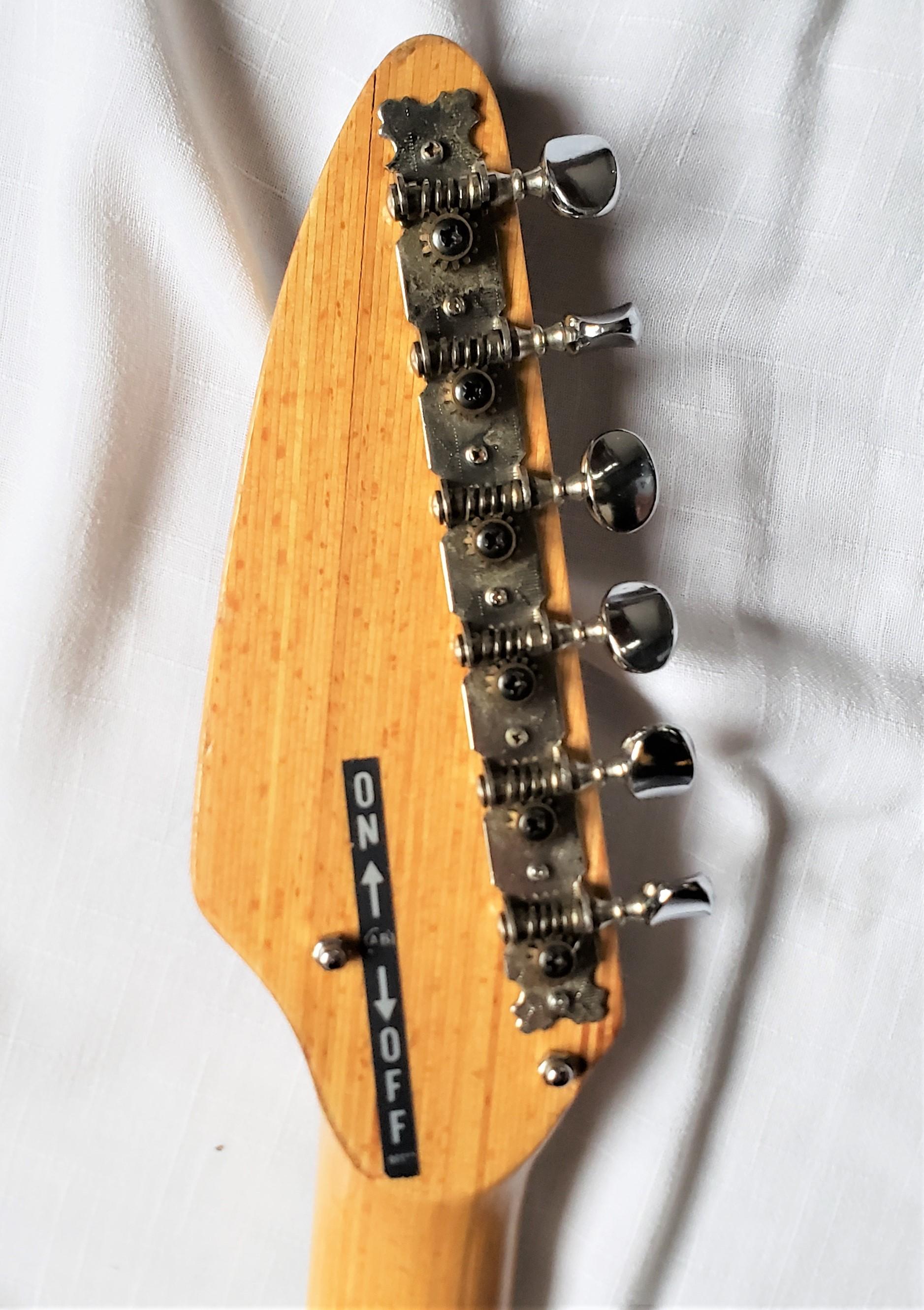 Guitar électrique Eko Vox de l'époque médiévale avec corps creux et cordes de 6, marque Teardrop Mark 6 en vente 5