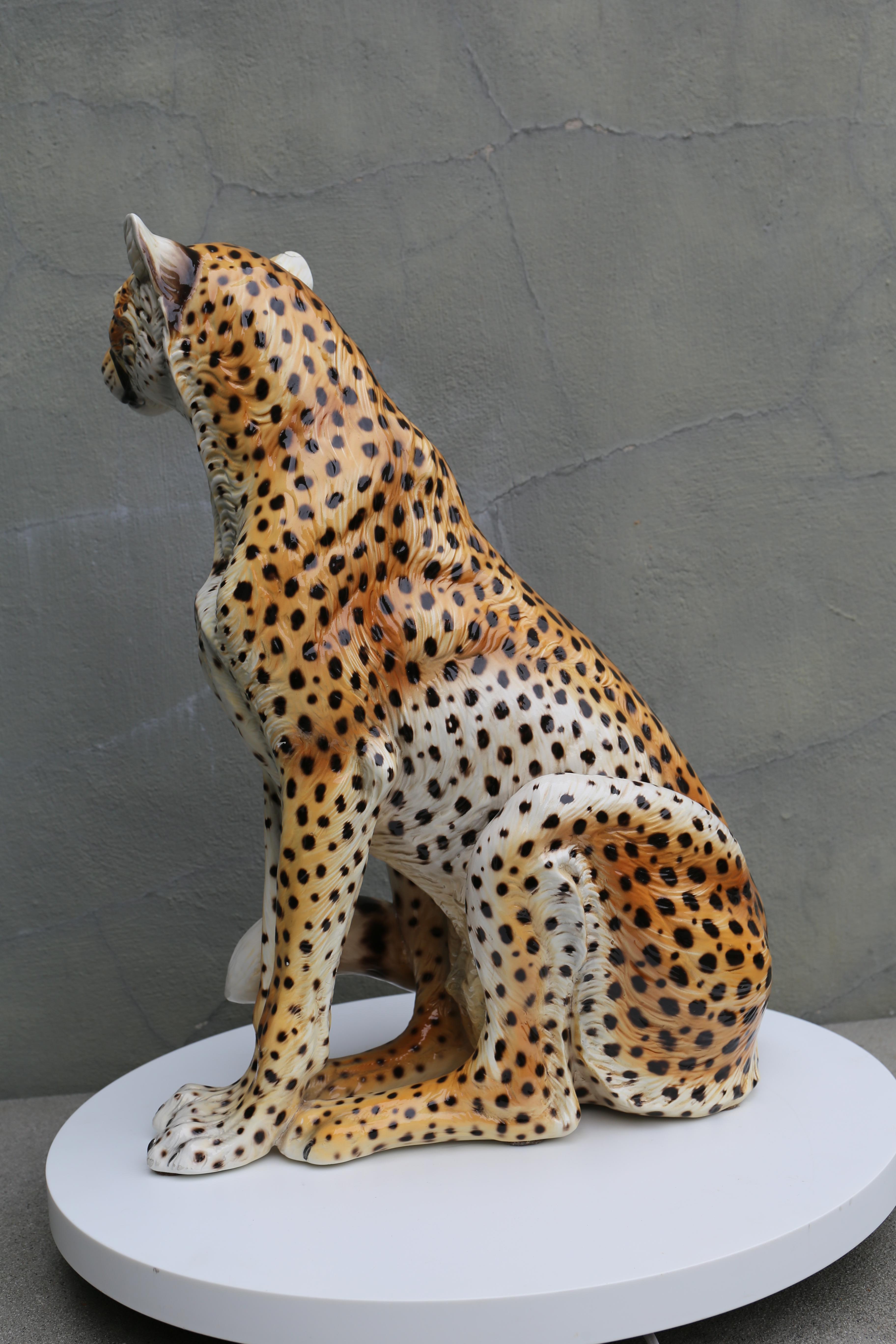Mid-Century Era Ronzan Italian Hand-Painted Ceramic Cheetah Sculpture In Good Condition For Sale In Antwerp, BE