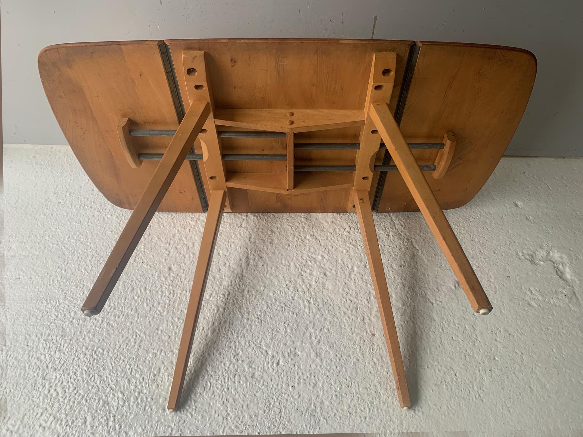 Mid century Ercol Model 492 drop leaf dining table by Lucian Ercolani In Excellent Condition In London, GB