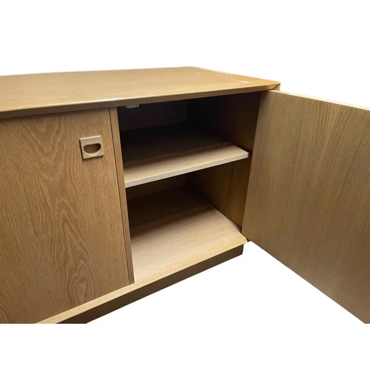 Moderno Credenza Erik Brouer di metà secolo in Oak in vendita