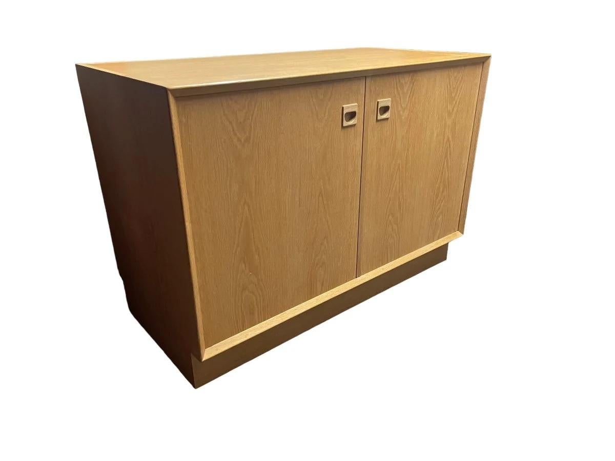 Danese Credenza Erik Brouer di metà secolo in Oak in vendita