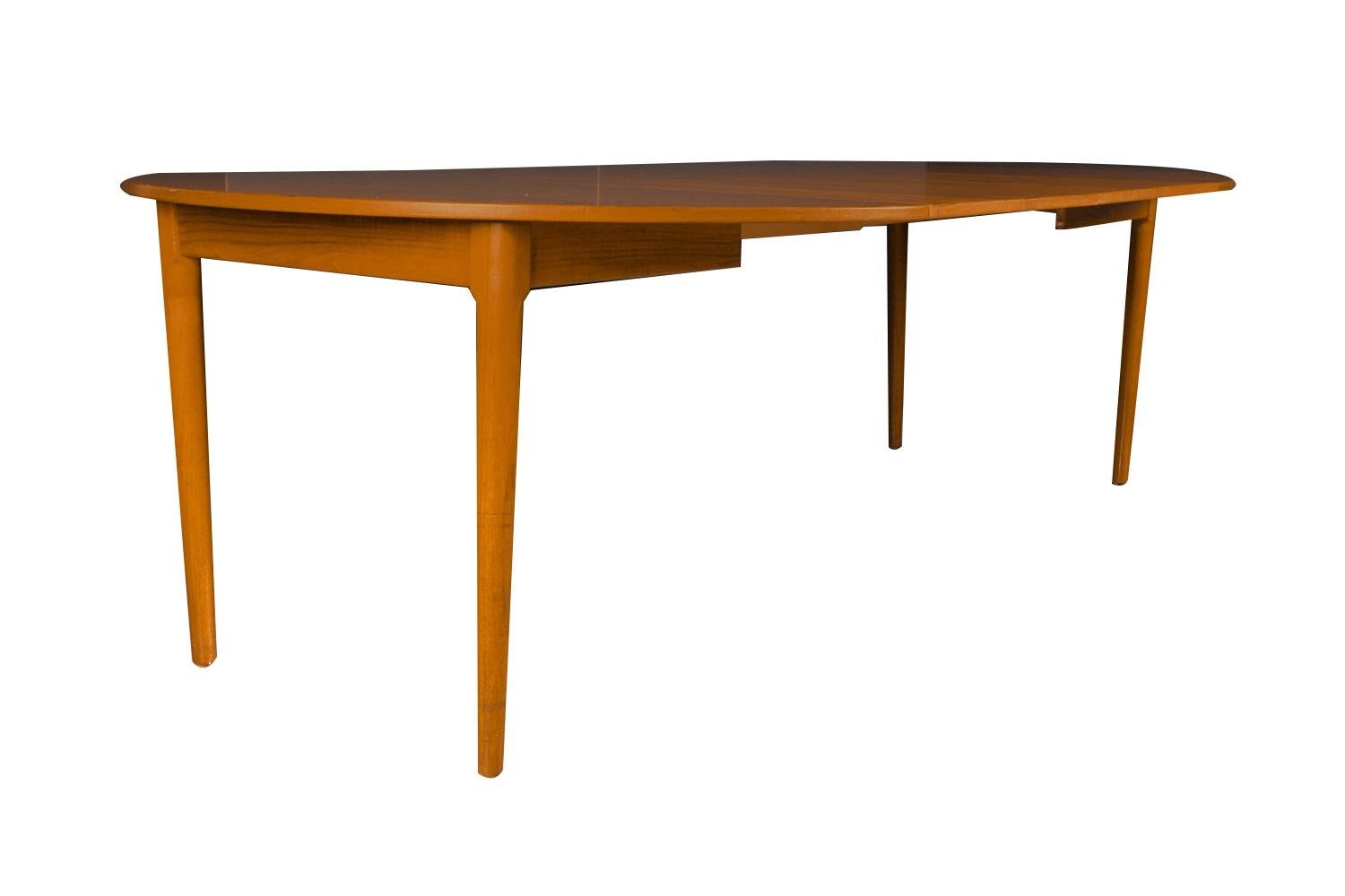 Mid Century Erik Buch for Povl Dinesen Danish Teak Extendable Dining Table In Good Condition In Baltimore, MD