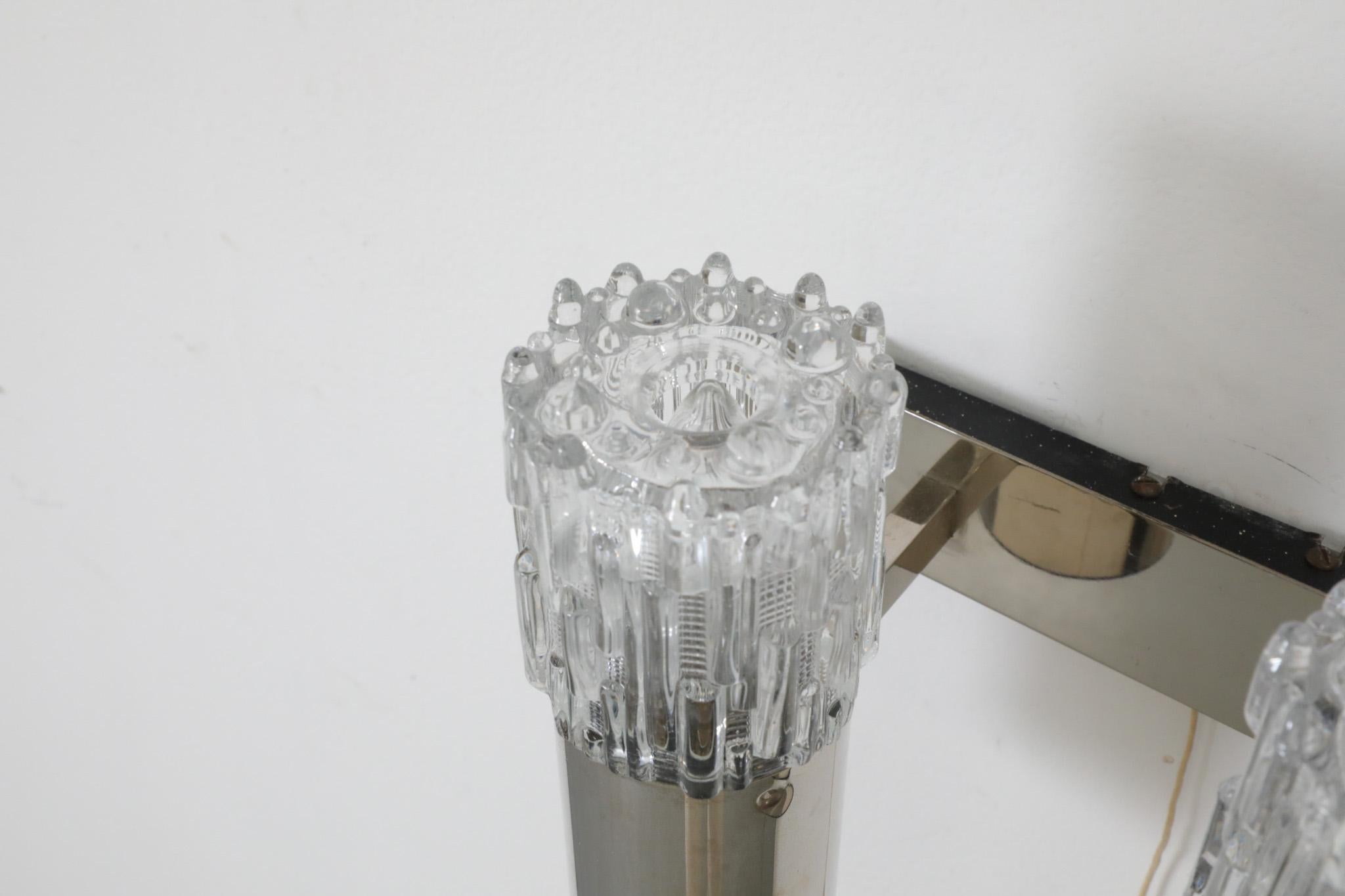 Lámpara cromada estilo Erik Höglund de mediados de siglo con doble pantalla de cristal prensado en venta 5