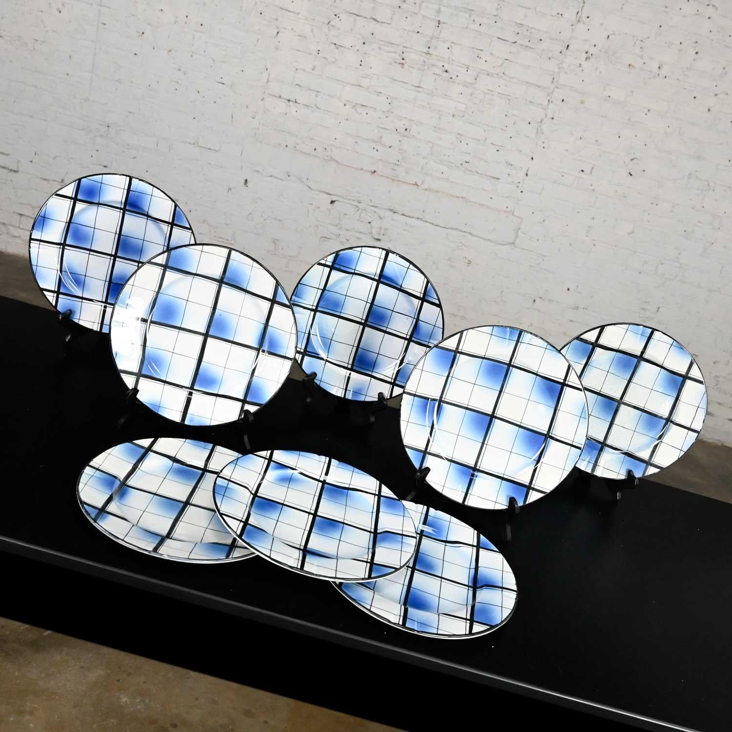 Gorgeous vintage Erphila Edinburgh Made in Italy blue plaid 10” pottery dinner plates, set of 8. Beautiful condition, keeping in mind that these are vintage and not new so will have signs of use and wear. There are small chips in 2 plates. Please