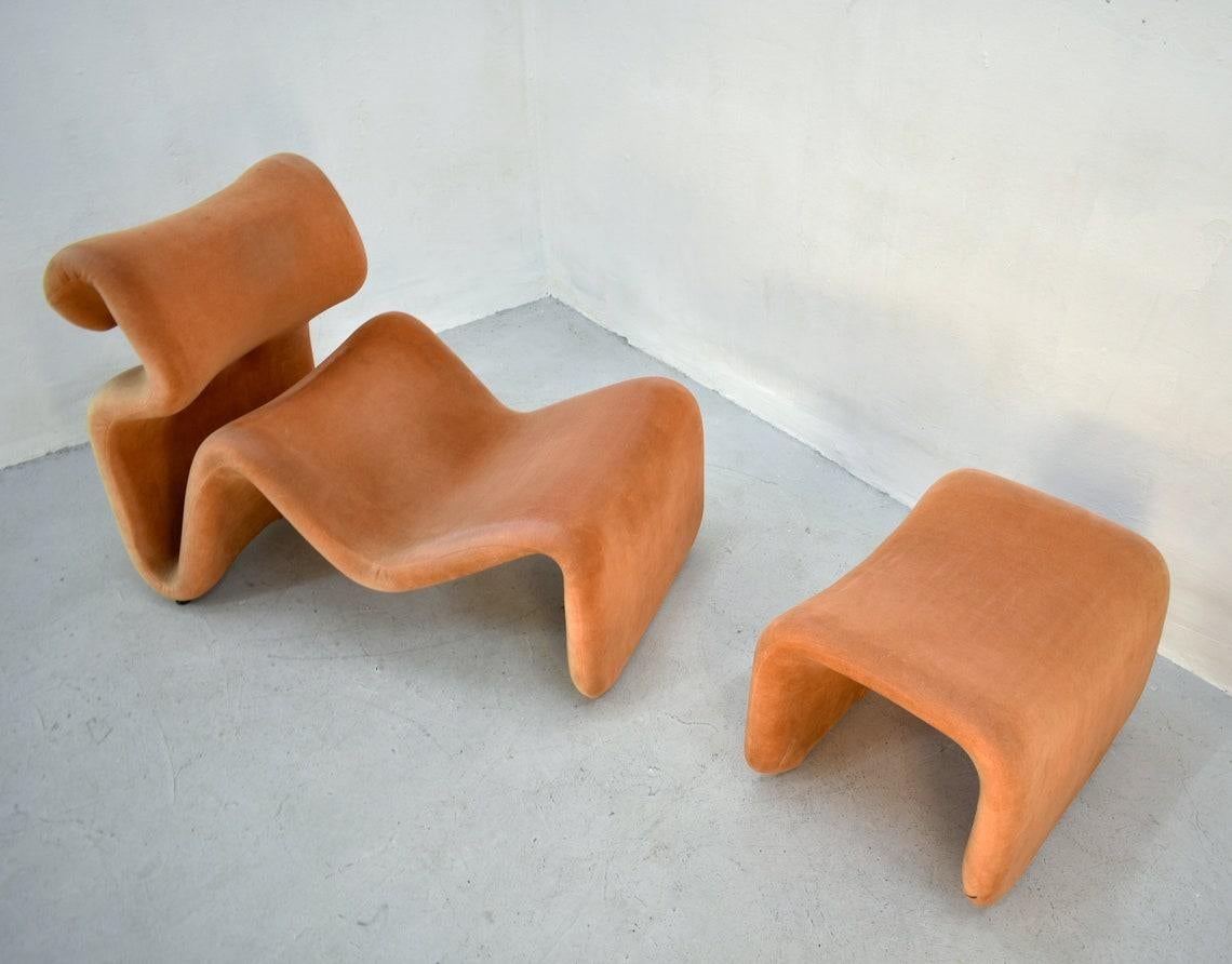 An Etcetera chair and footstool designed in 1971 by Jan Ekselius for JOC Carlsson, Sweden.

This iconic 20th-century design chair with eye-catching organic sculptural shape and soft velour fabric are both extremely comfortable and aesthetically