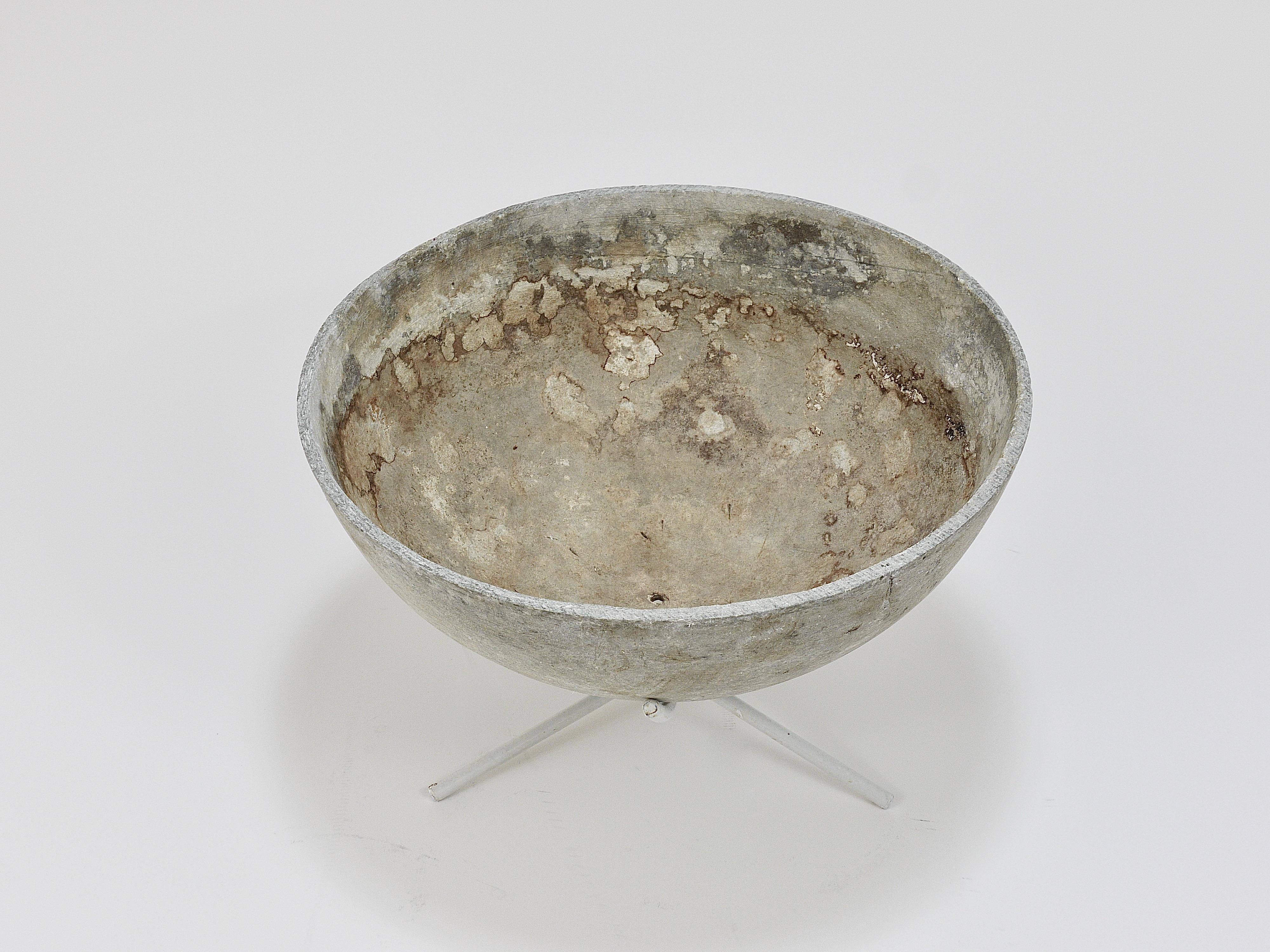 Mid-Century Eternit Concrete Bowl Planter, Tripod Base, Switzerland, 1950s 4