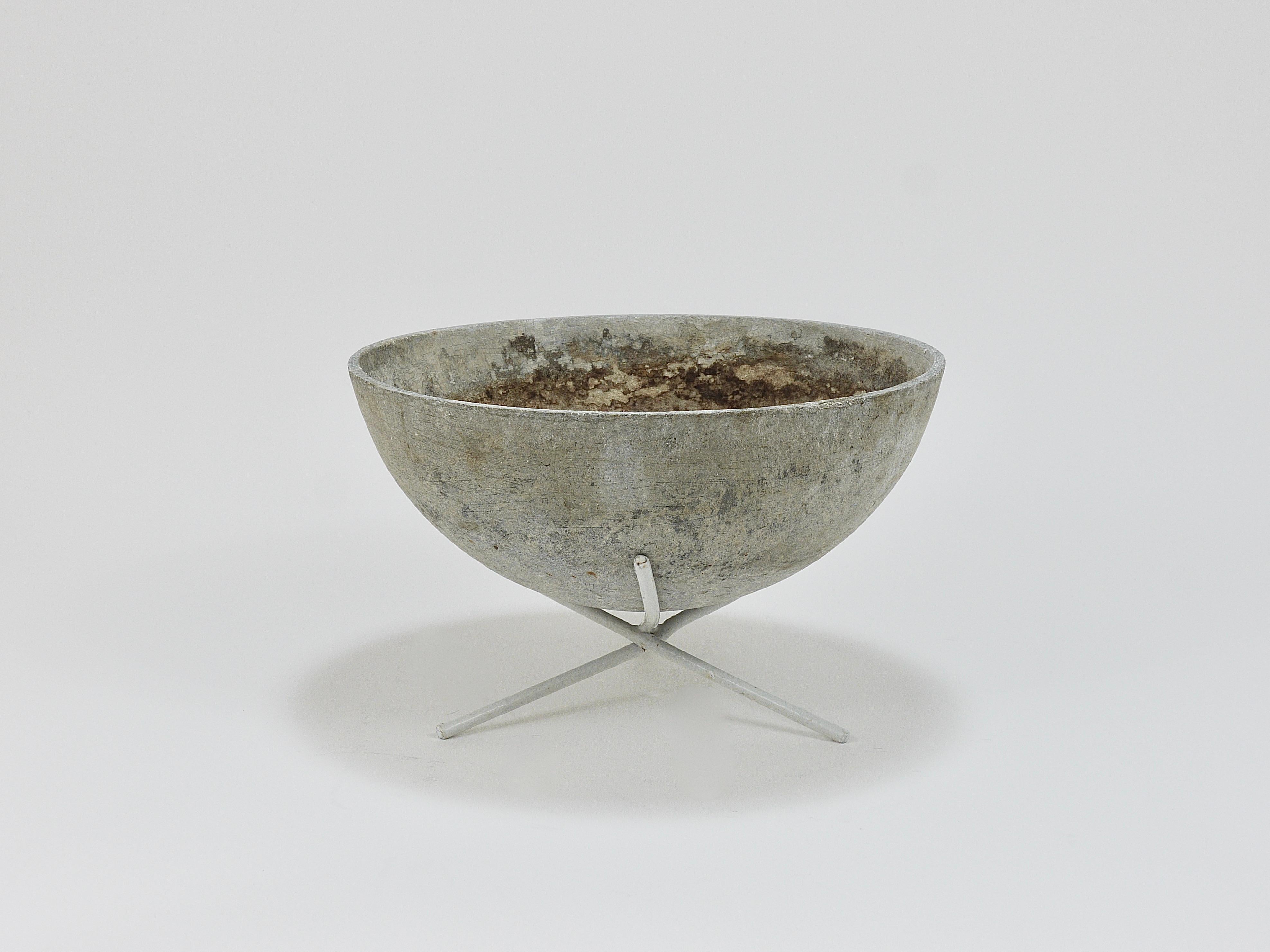 20th Century Mid-Century Eternit Concrete Bowl Planter, Tripod Base, Switzerland, 1950s For Sale