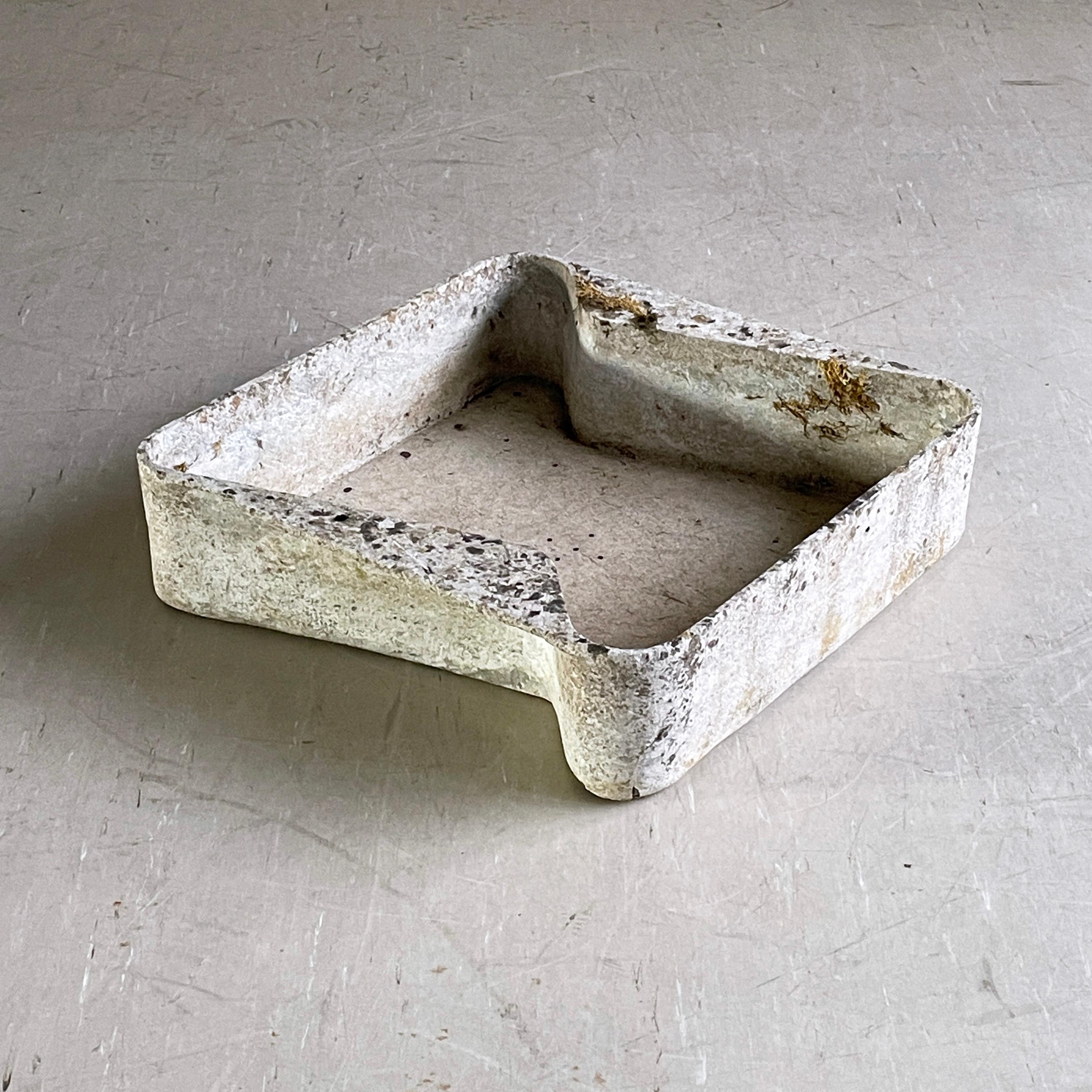 Mid century minimalist concrete Sandbox planter by prominent Swiss interior architect and furniture designer, Willy Guhl (* 6. Juli 1915 in Stein am Rhein; † 4. Oktober 2004 in Hemishofen). 
Solid concrete made in Switzerland 1955 - 1965. Produced