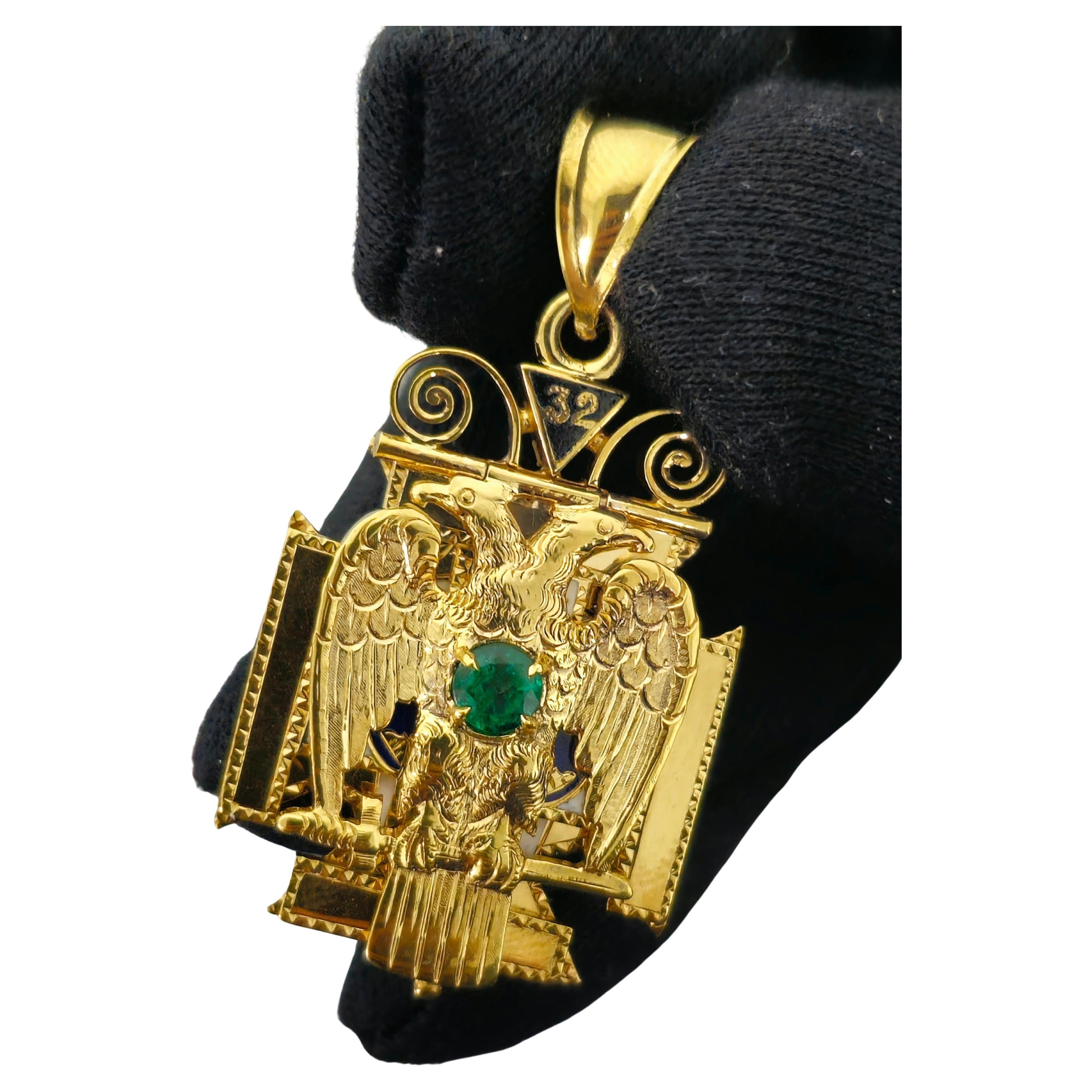 Mid Century European 1.20 Carat Emerald Religious Cross For Sale
