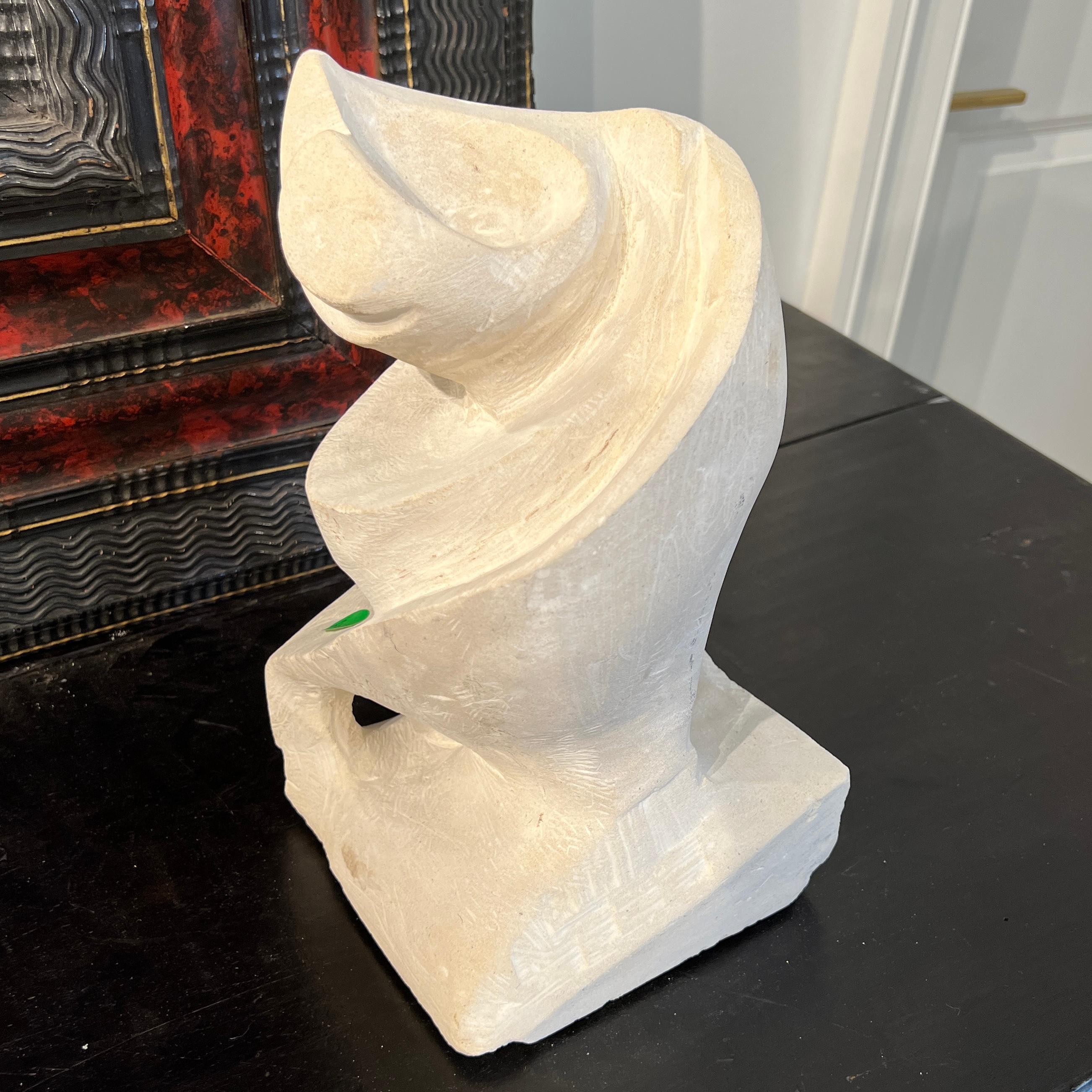 Mid-Century moderno Scultura in pietra contemporanea europea di metà secolo in vendita