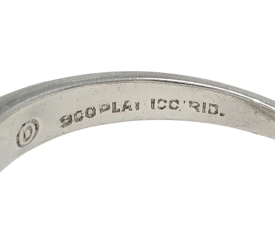 Donna Anello con diamante europeo di metà secolo in platino con contorno a coda di pesce vintage in vendita