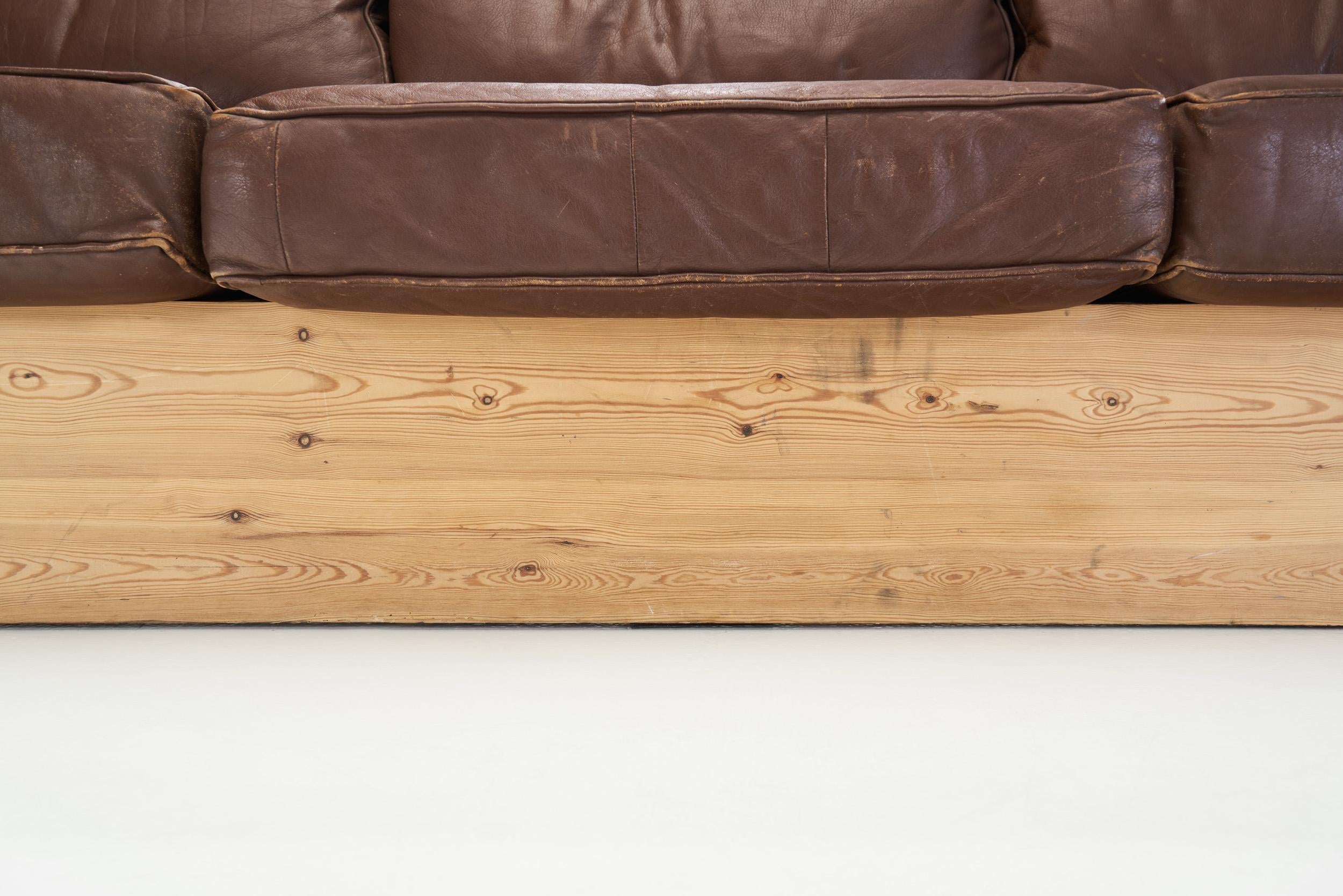 Mid-Century European Pine Wood Sofa, Europe ca 1970s For Sale 6