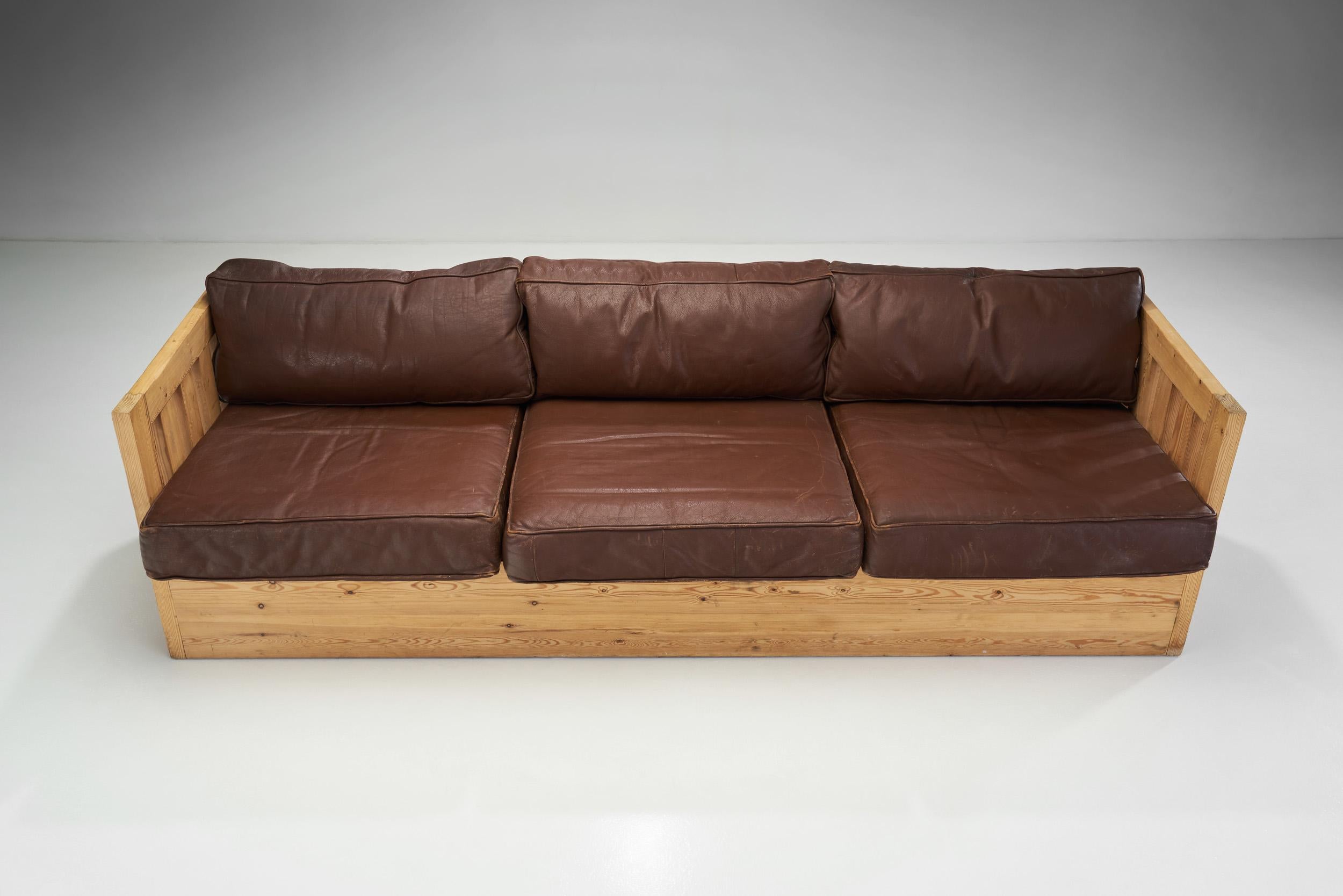 Mid-Century Modern Mid-Century European Pine Wood Sofa, Europe ca 1970s For Sale