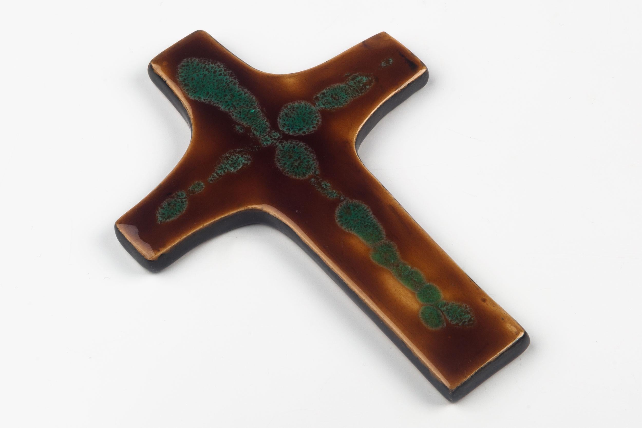 Mid-Century European Wall Cross, Brown, Green, Glazed Ceramic, Handmade, 1970 In Good Condition For Sale In Chicago, IL